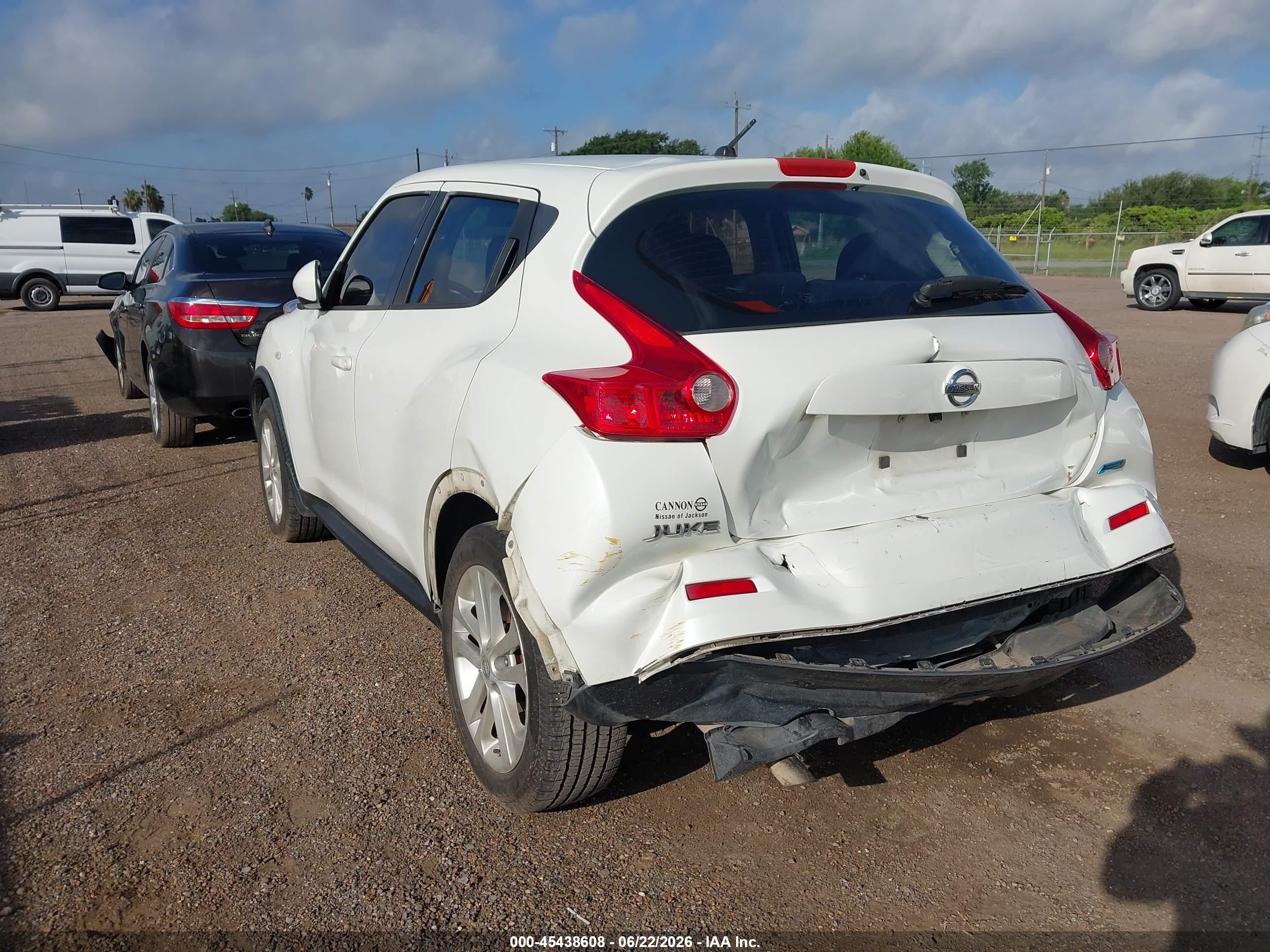 2014 Nissan Juke S White vin: JN8AF5MR8ET356702
