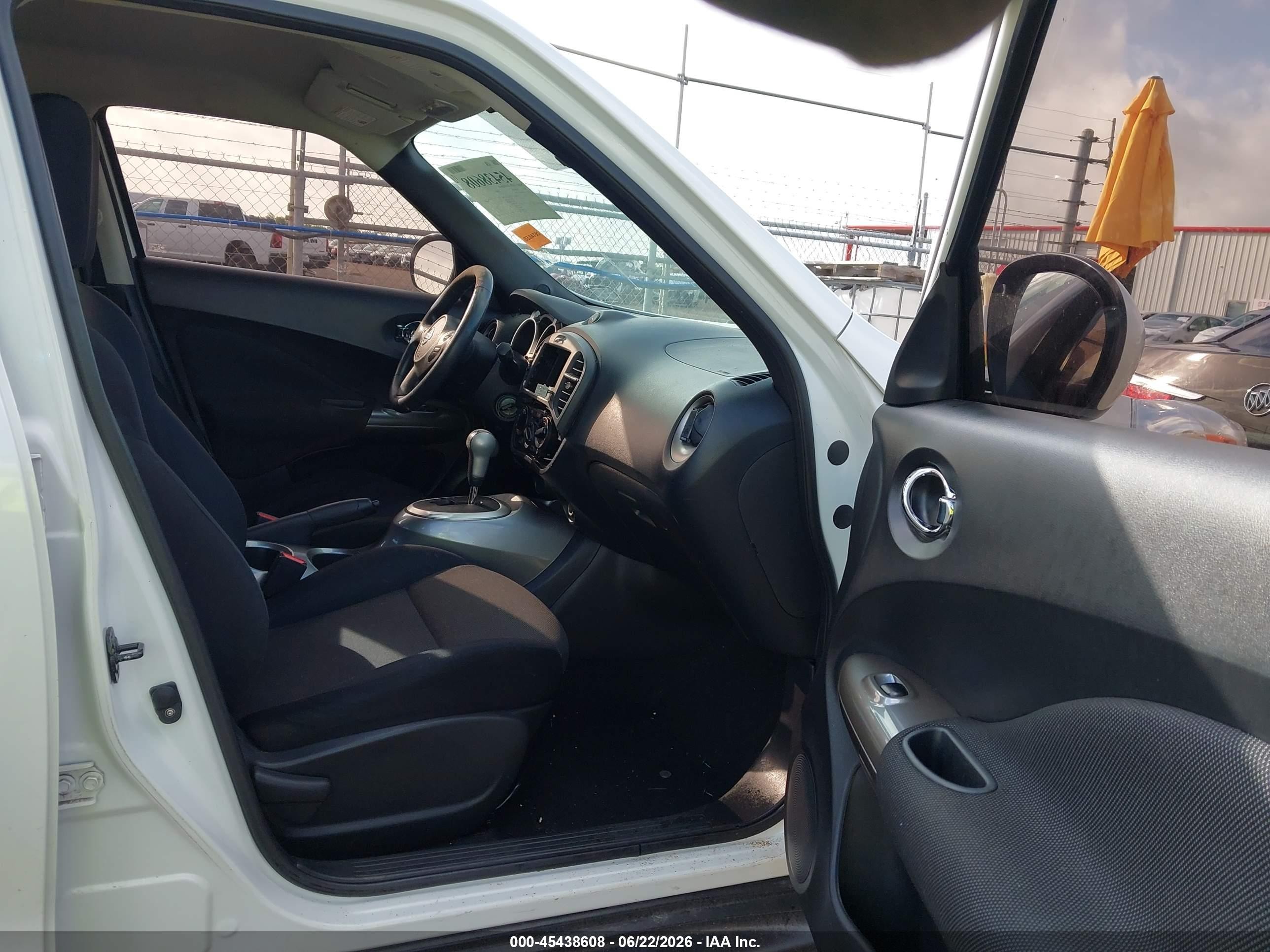 2014 Nissan Juke S White vin: JN8AF5MR8ET356702