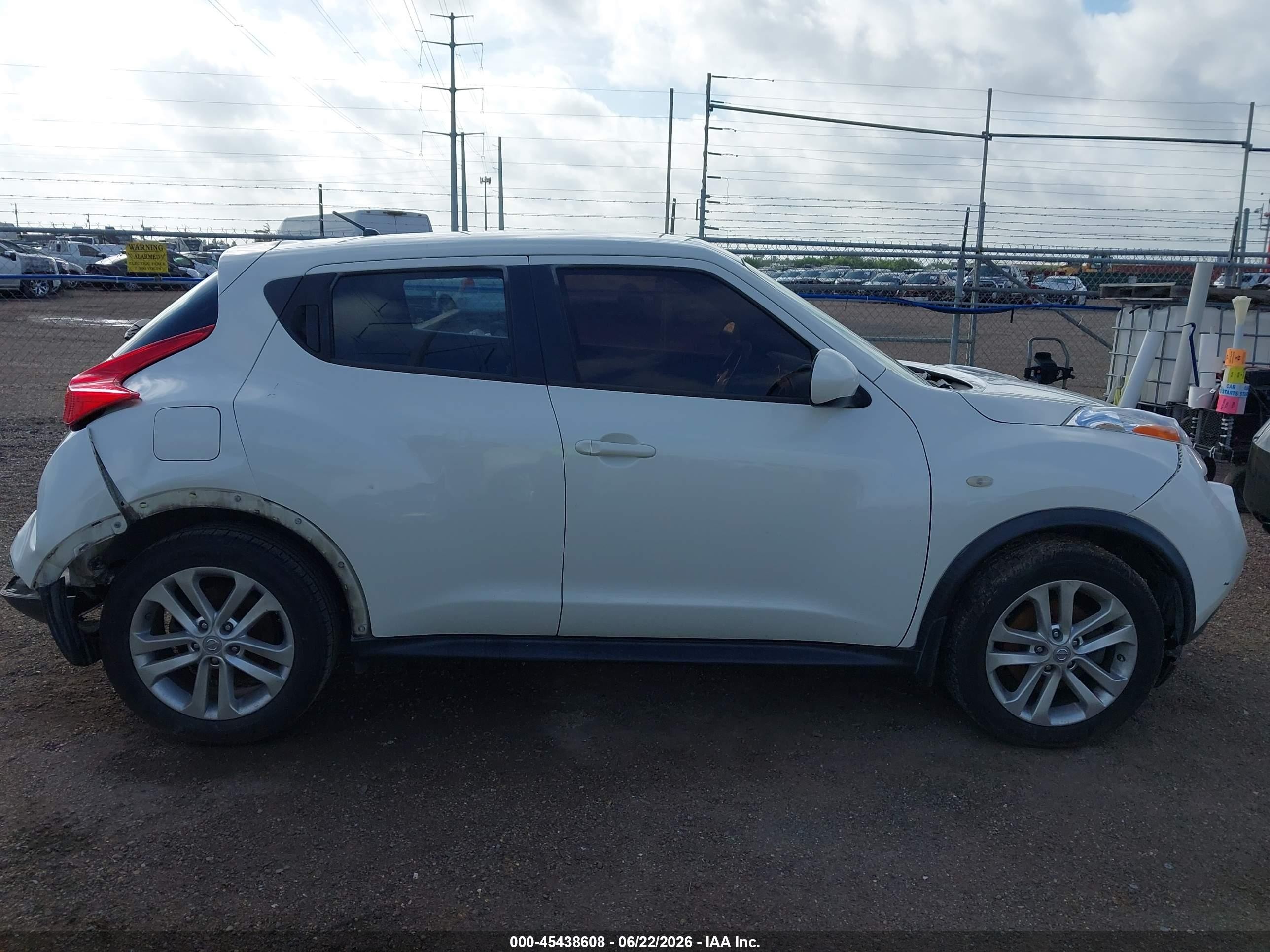 2014 Nissan Juke S White vin: JN8AF5MR8ET356702