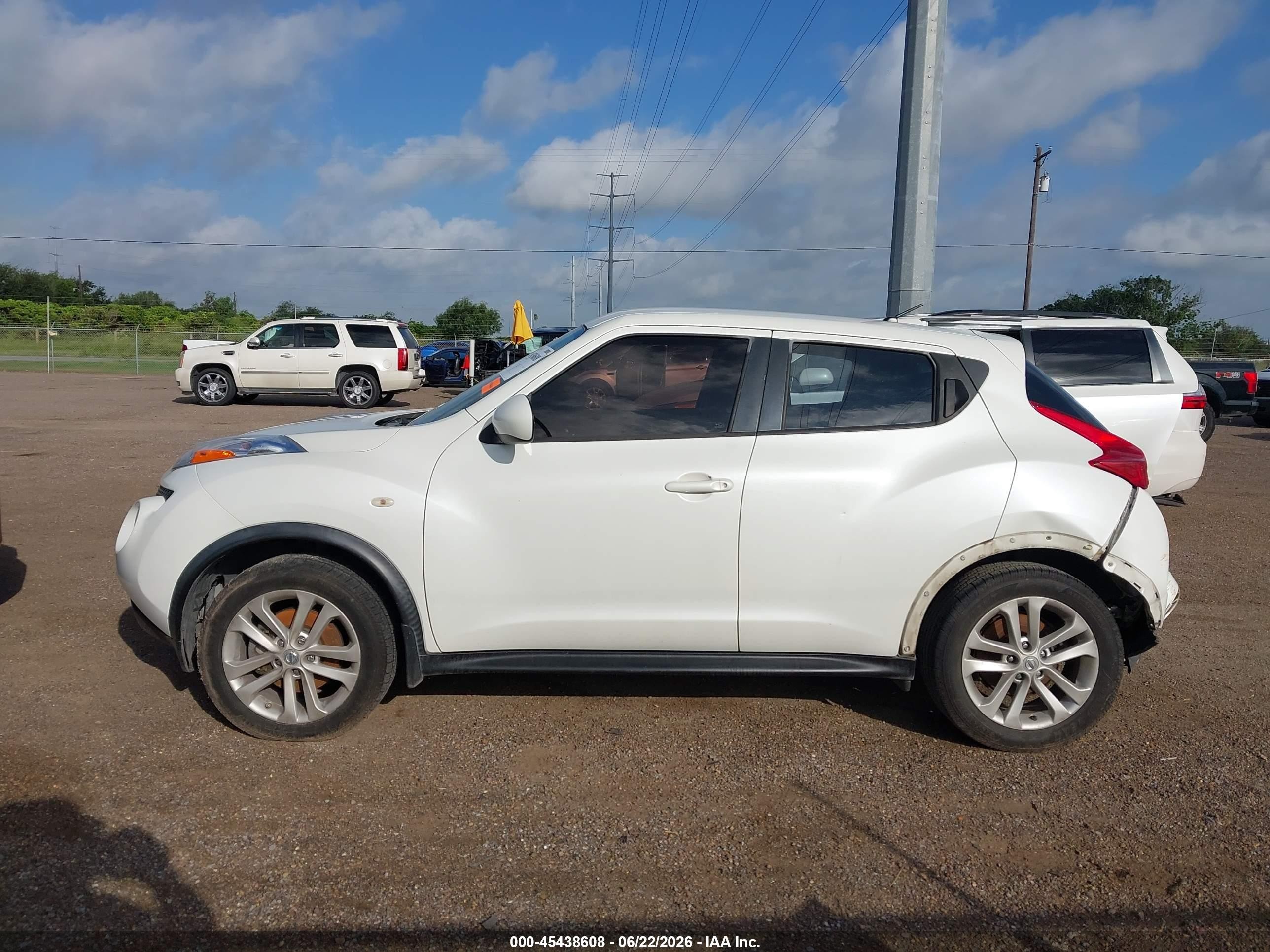 2014 Nissan Juke S White vin: JN8AF5MR8ET356702