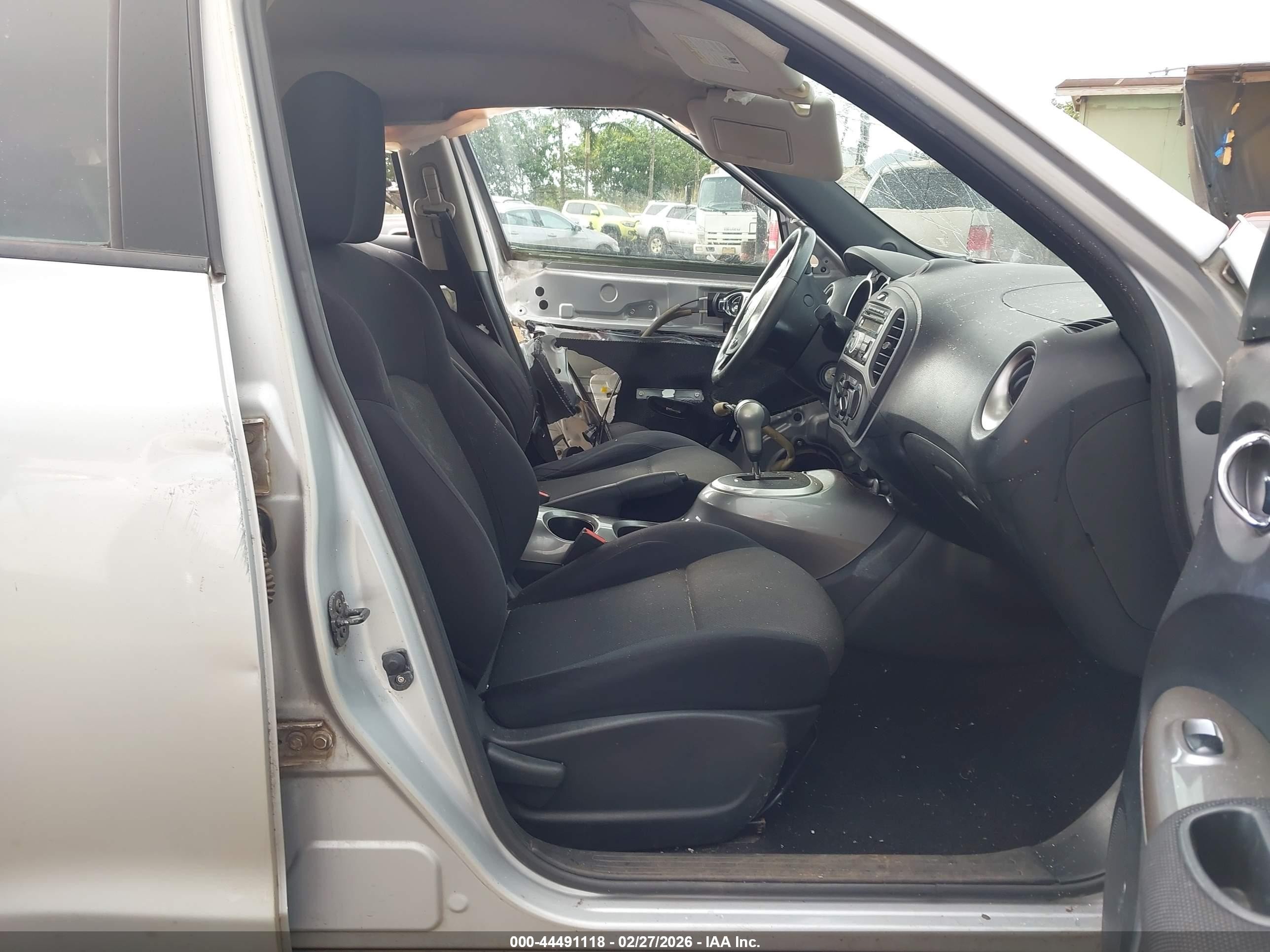 2014 Nissan Juke S Серебряный vin: JN8AF5MR8ET361110