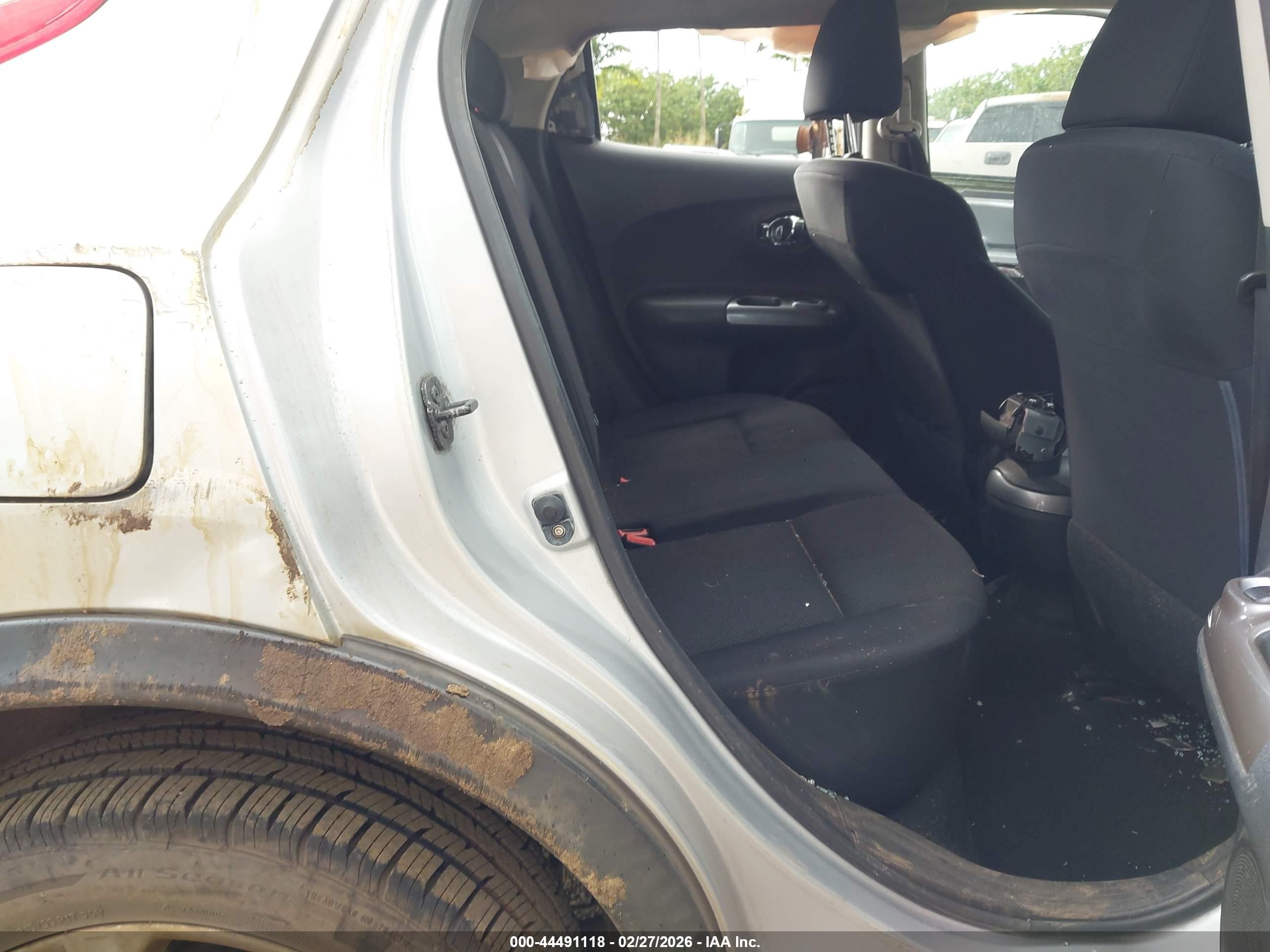 2014 Nissan Juke S Серебряный vin: JN8AF5MR8ET361110