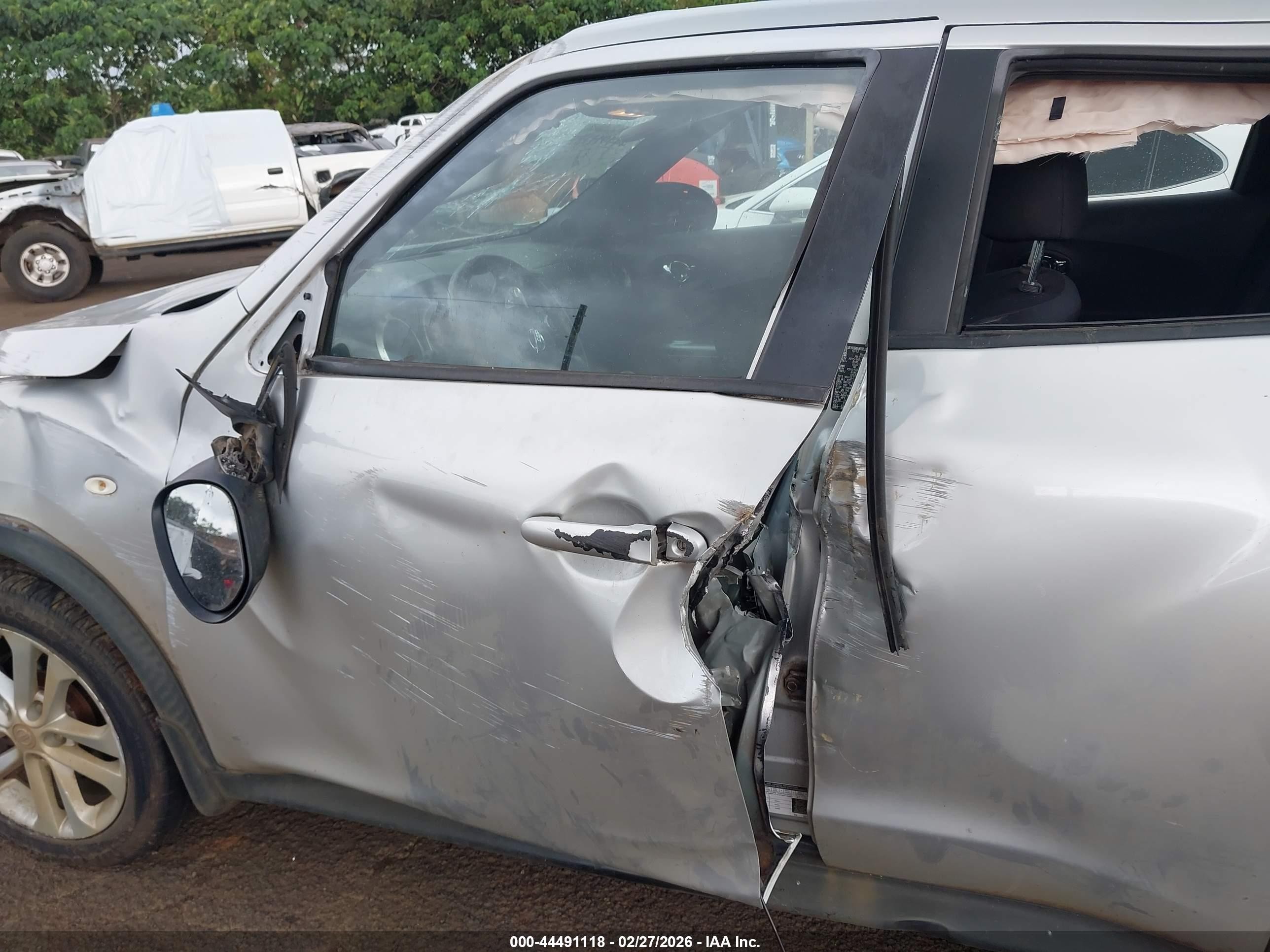 2014 Nissan Juke S Серебряный vin: JN8AF5MR8ET361110
