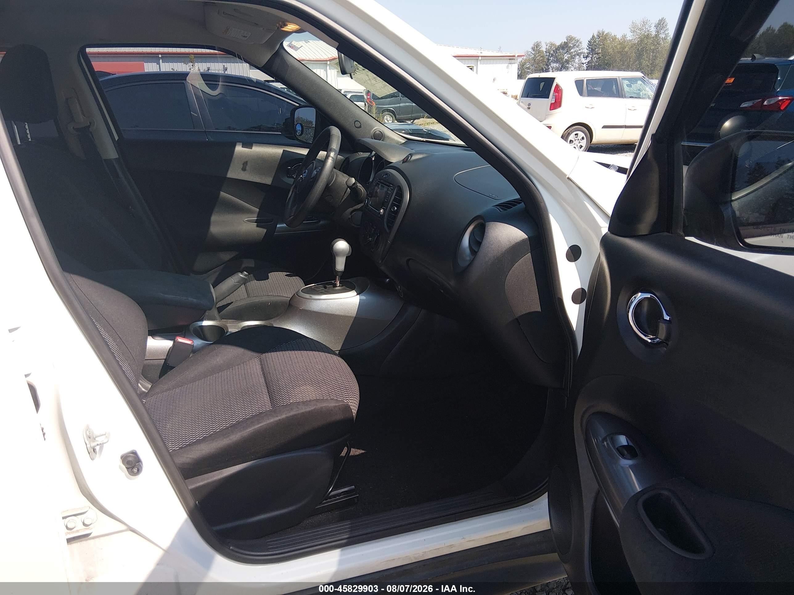 2015 Nissan Juke S White vin: JN8AF5MR8FT503103