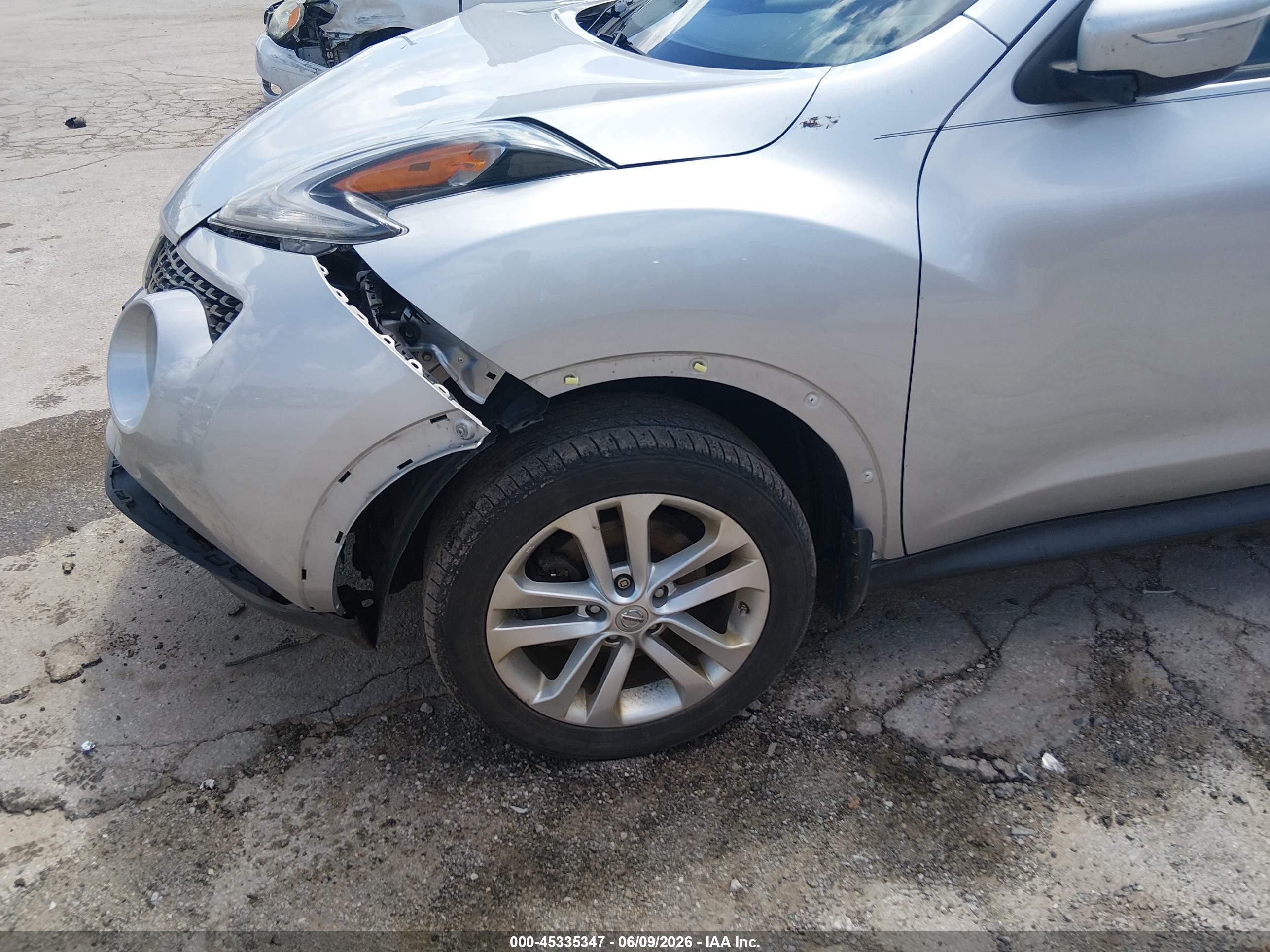 2015 Nissan Juke S Silver vin: JN8AF5MR8FT507278