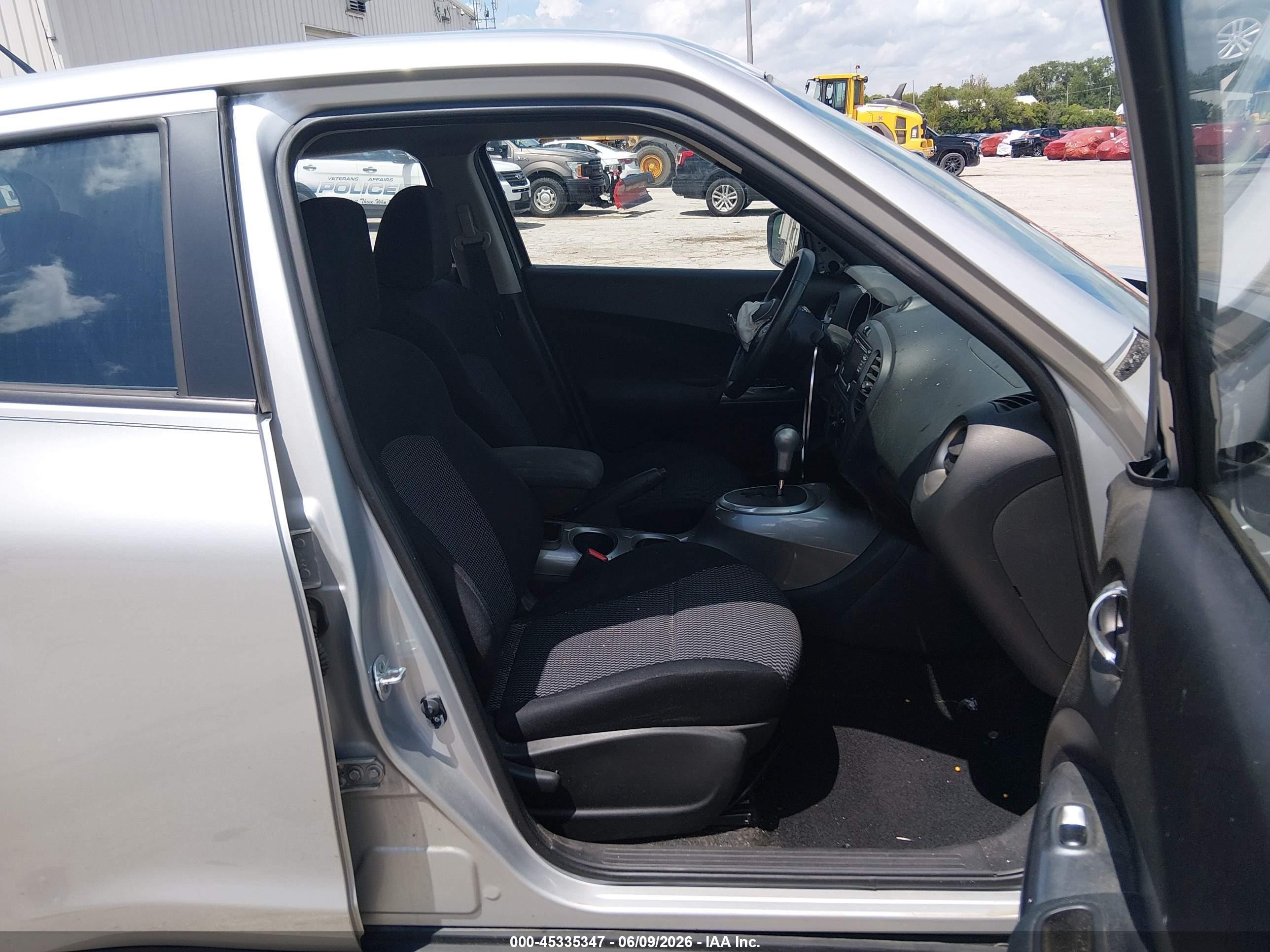 2015 Nissan Juke S Silver vin: JN8AF5MR8FT507278