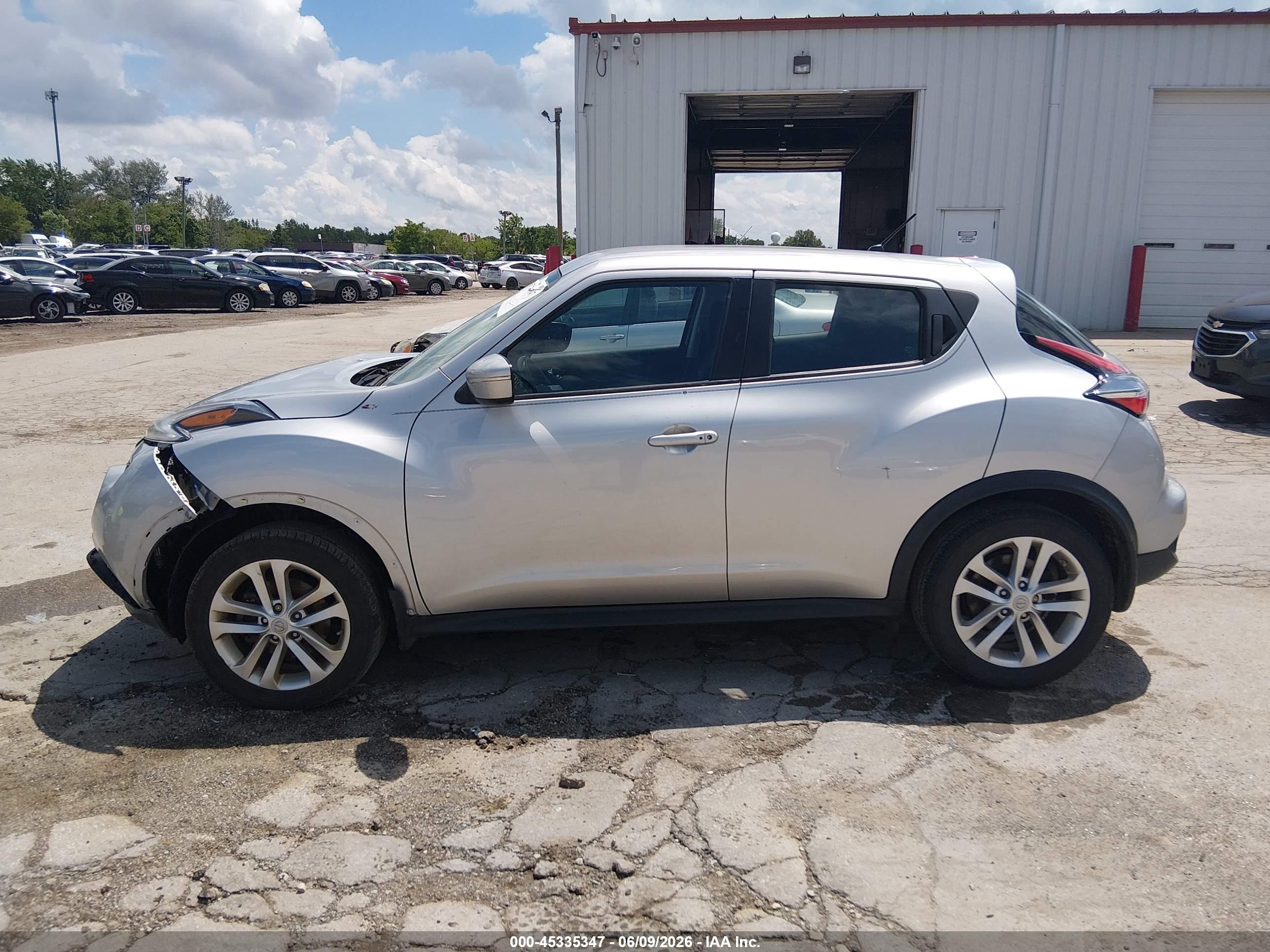 2015 Nissan Juke S Silver vin: JN8AF5MR8FT507278