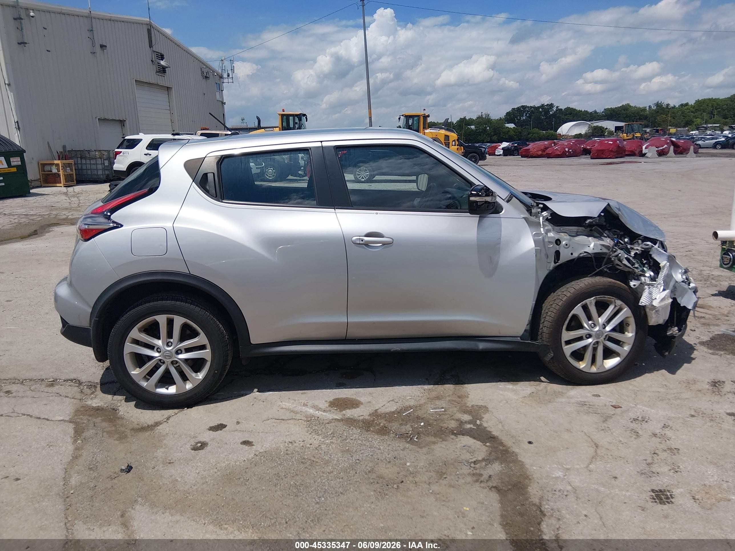 2015 Nissan Juke S Silver vin: JN8AF5MR8FT507278