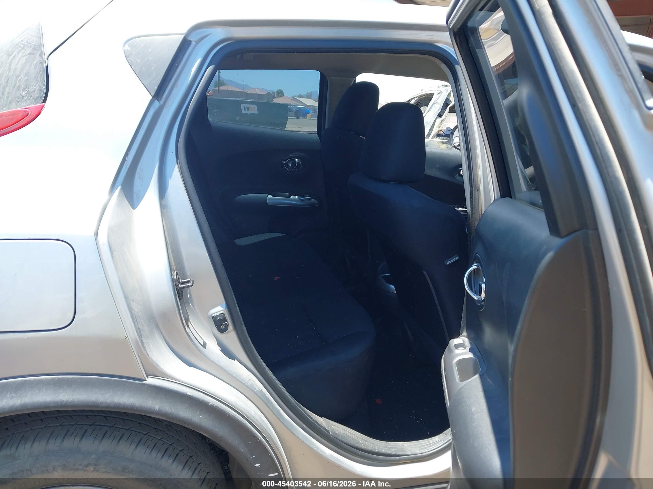 2011 Nissan Juke S Silver vin: JN8AF5MR9BT010492