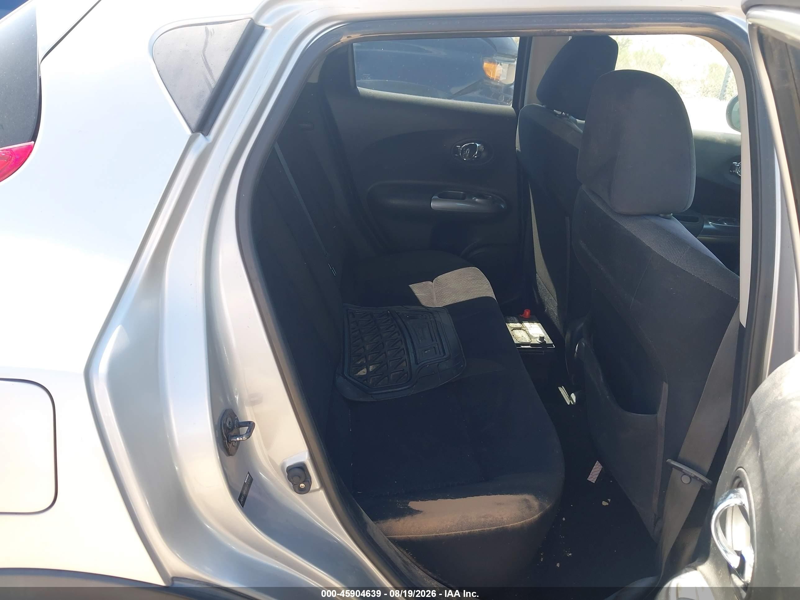 2011 Nissan Juke Sv Silver vin: JN8AF5MR9BT012503