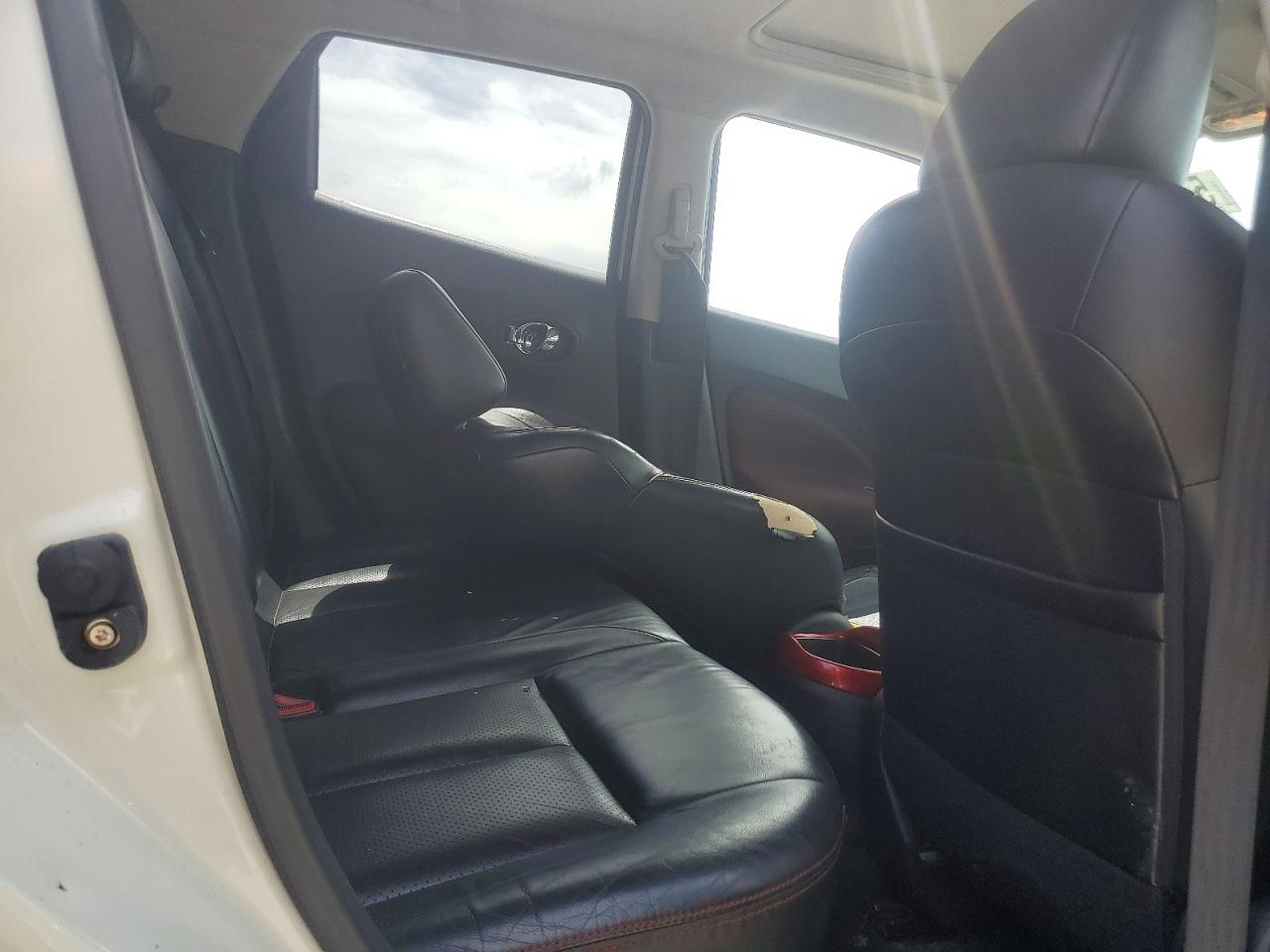 2011 Nissan Juke S White vin: JN8AF5MR9BT020570