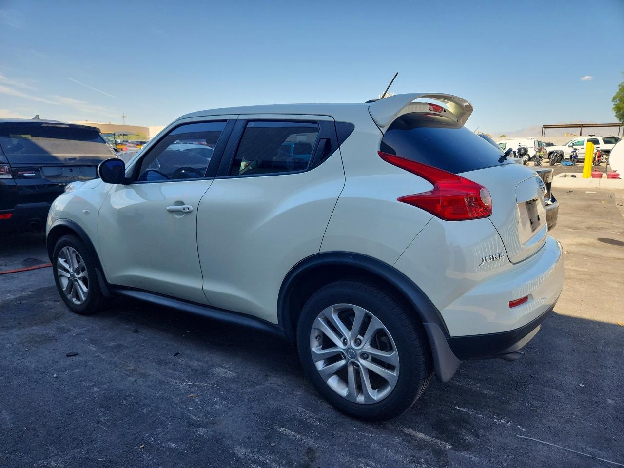2012 Nissan Juke S White vin: JN8AF5MR9CT115454