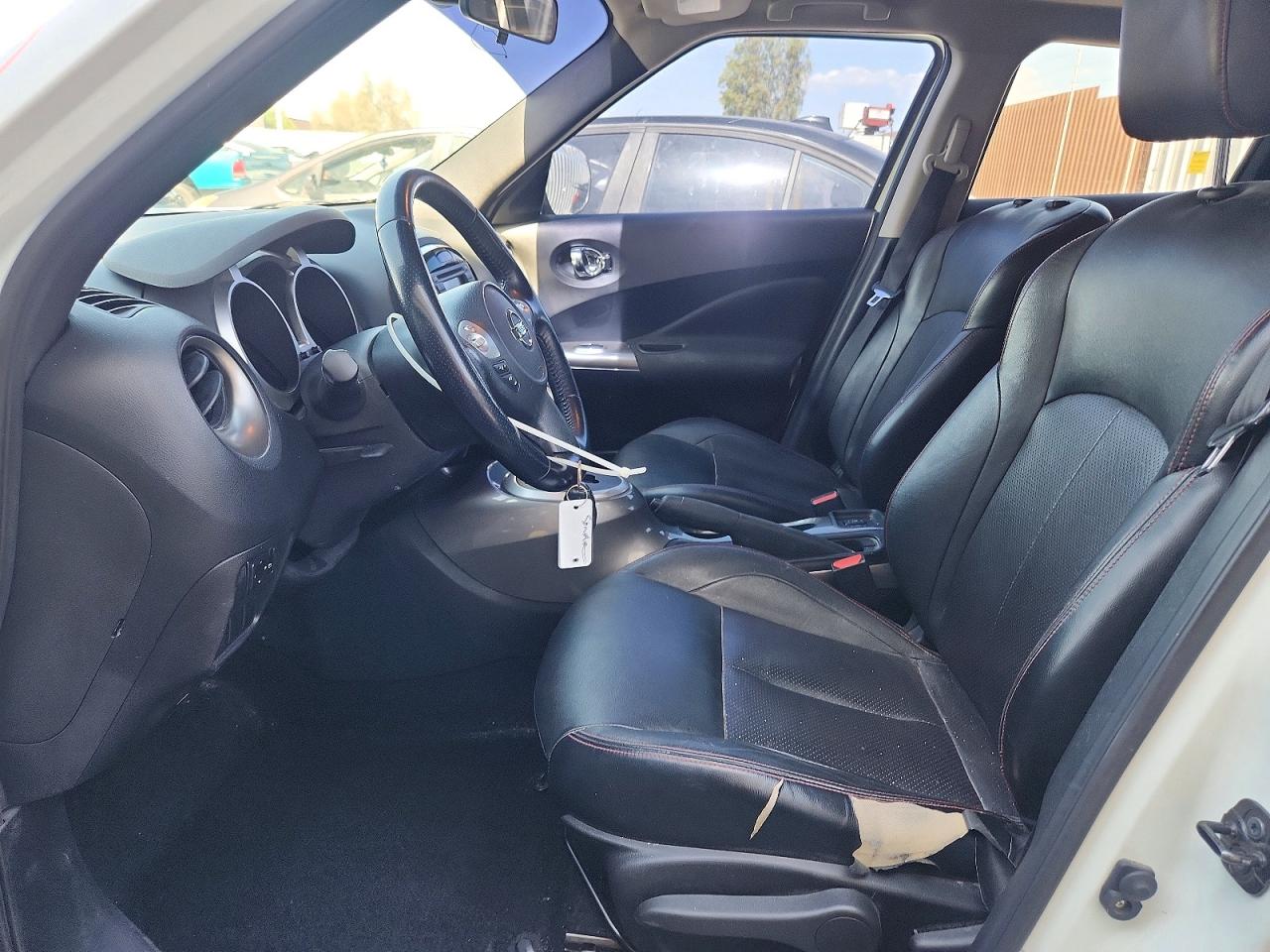 2012 Nissan Juke S White vin: JN8AF5MR9CT115454