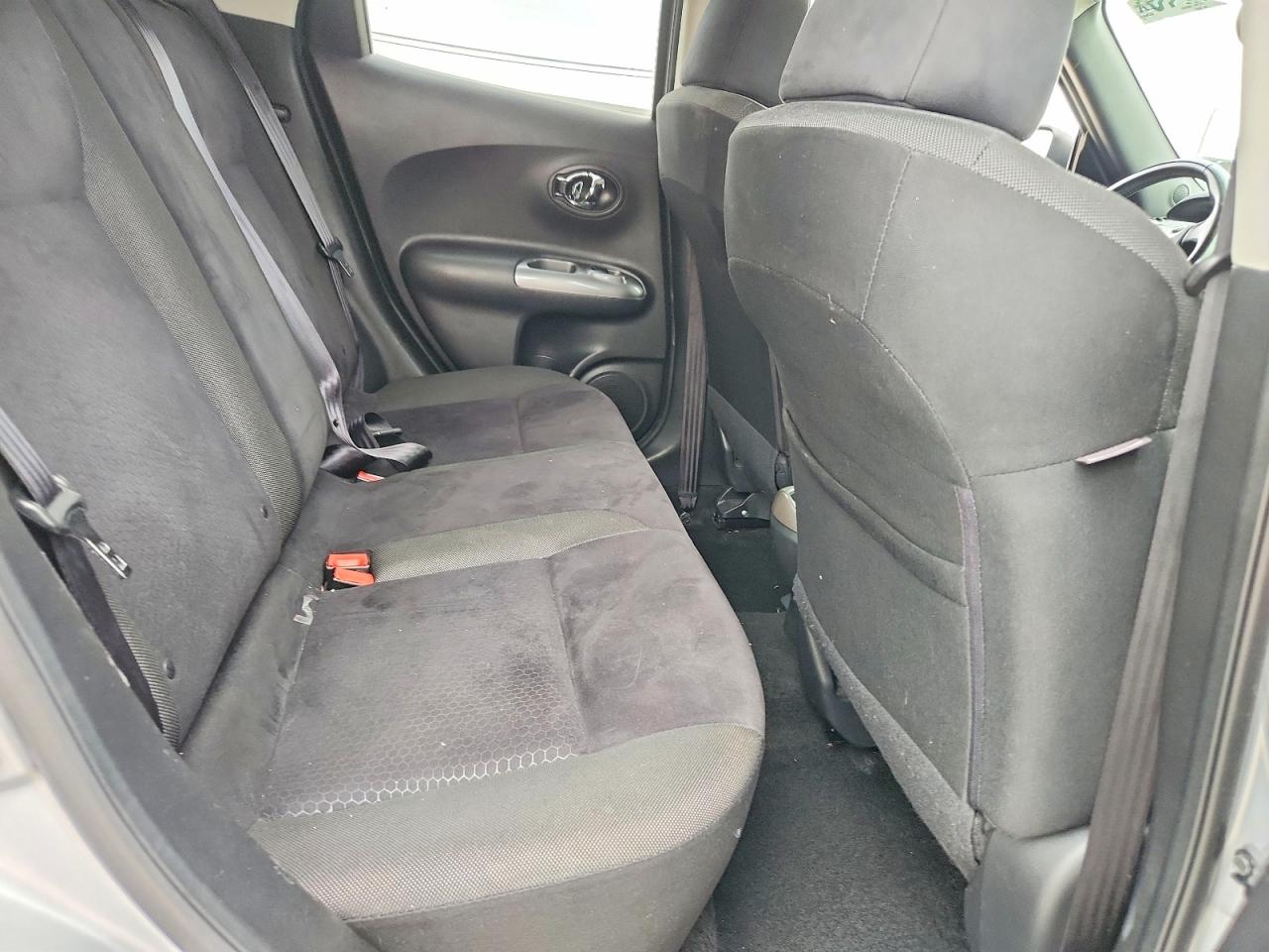 2015 Nissan Juke Sv Silver vin: JN8AF5MR9FT508021