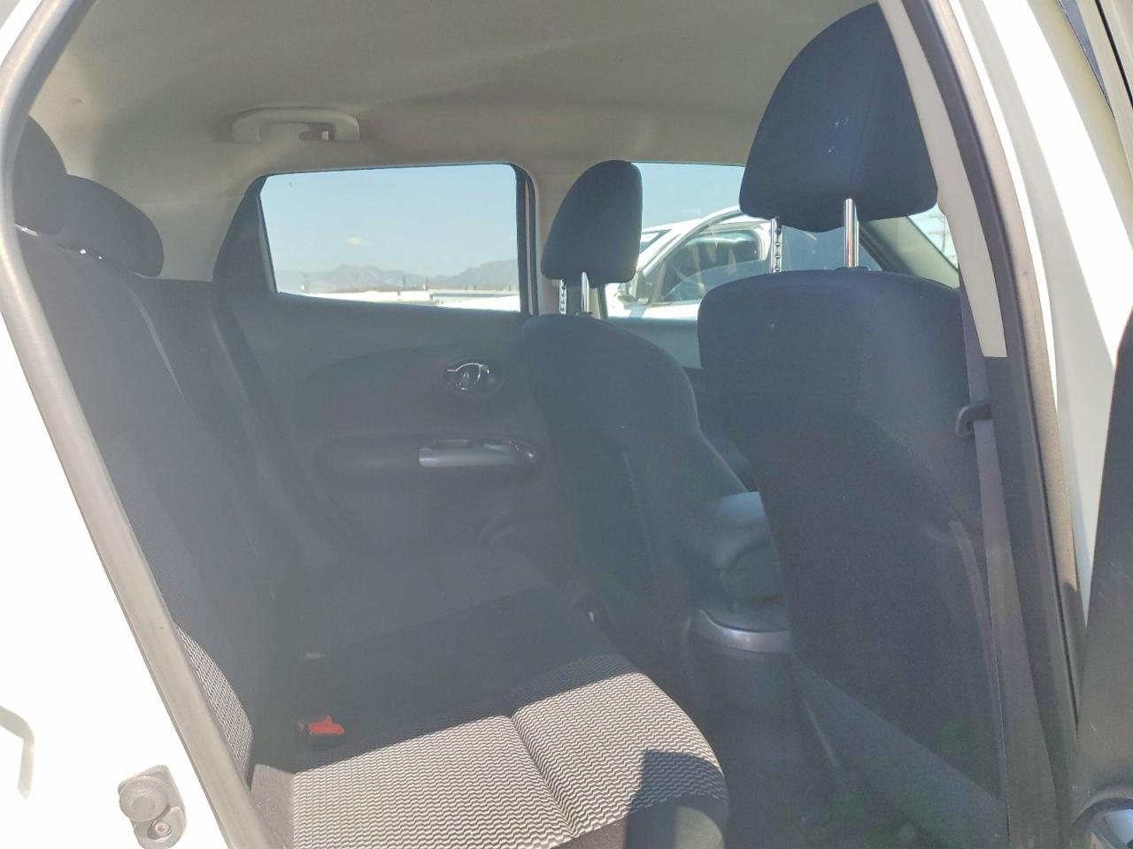 2015 Nissan Juke S White vin: JN8AF5MR9FT509749