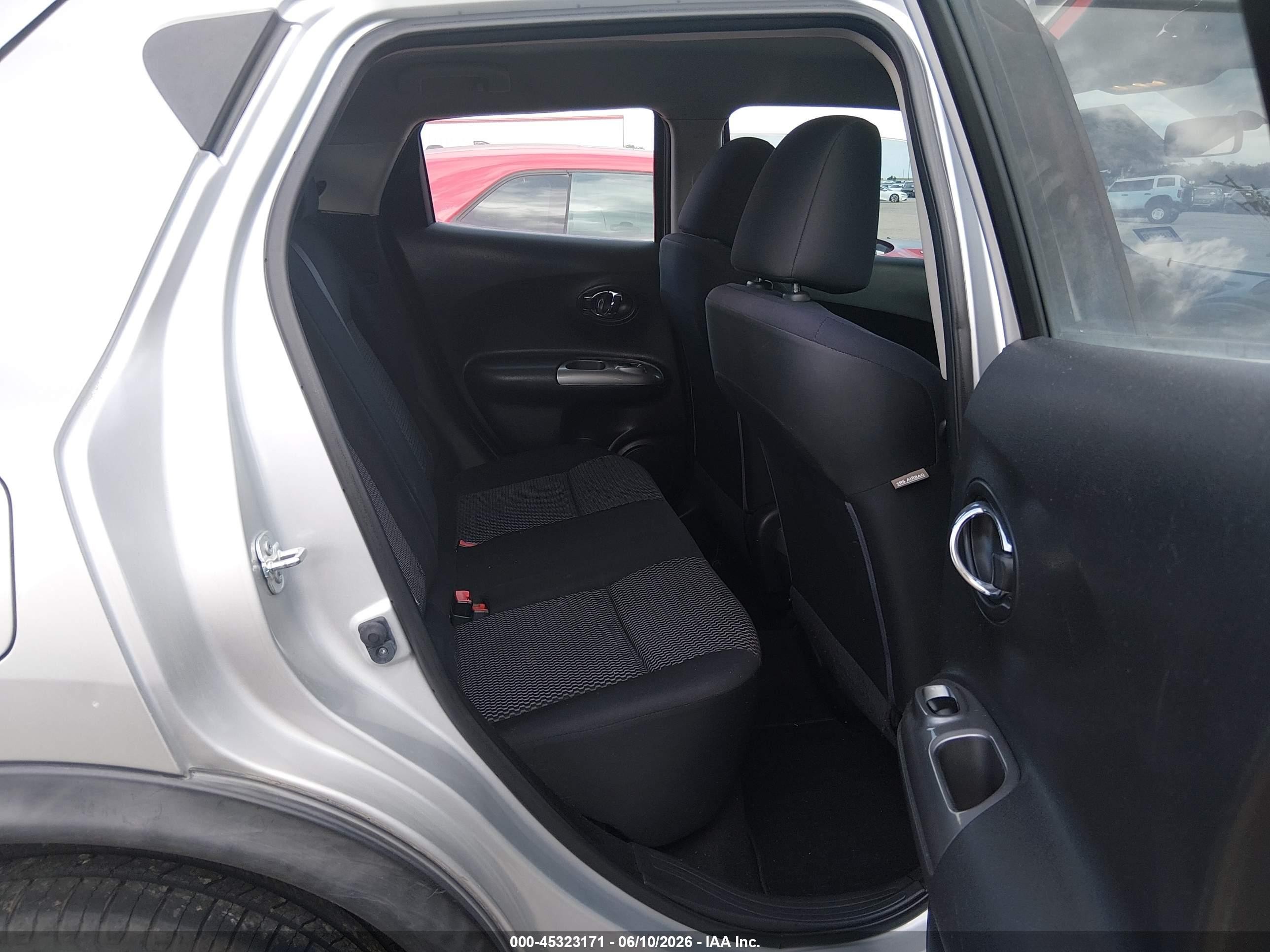 2017 Nissan Juke S Silver vin: JN8AF5MR9HT702163