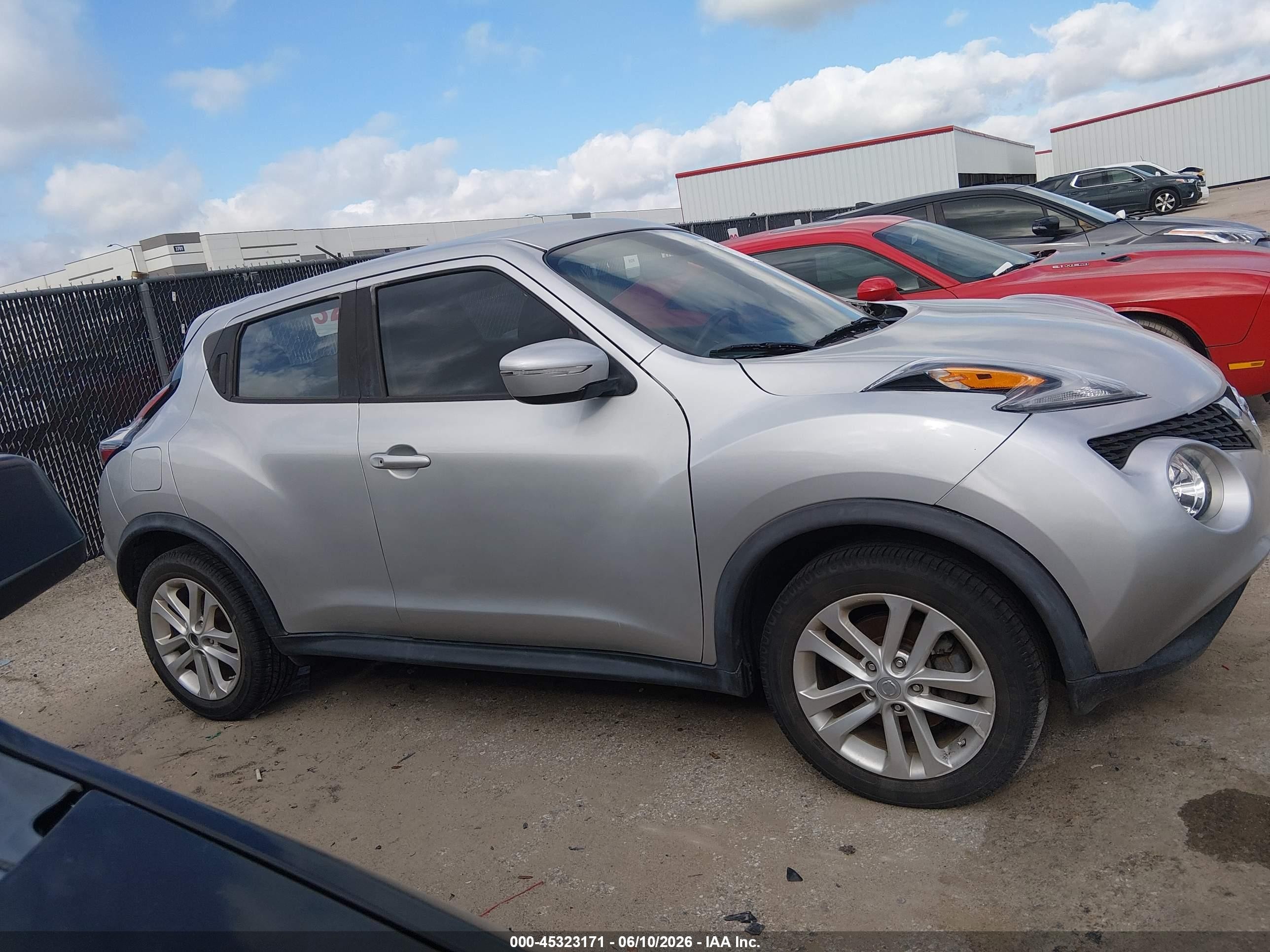 2017 Nissan Juke S Silver vin: JN8AF5MR9HT702163