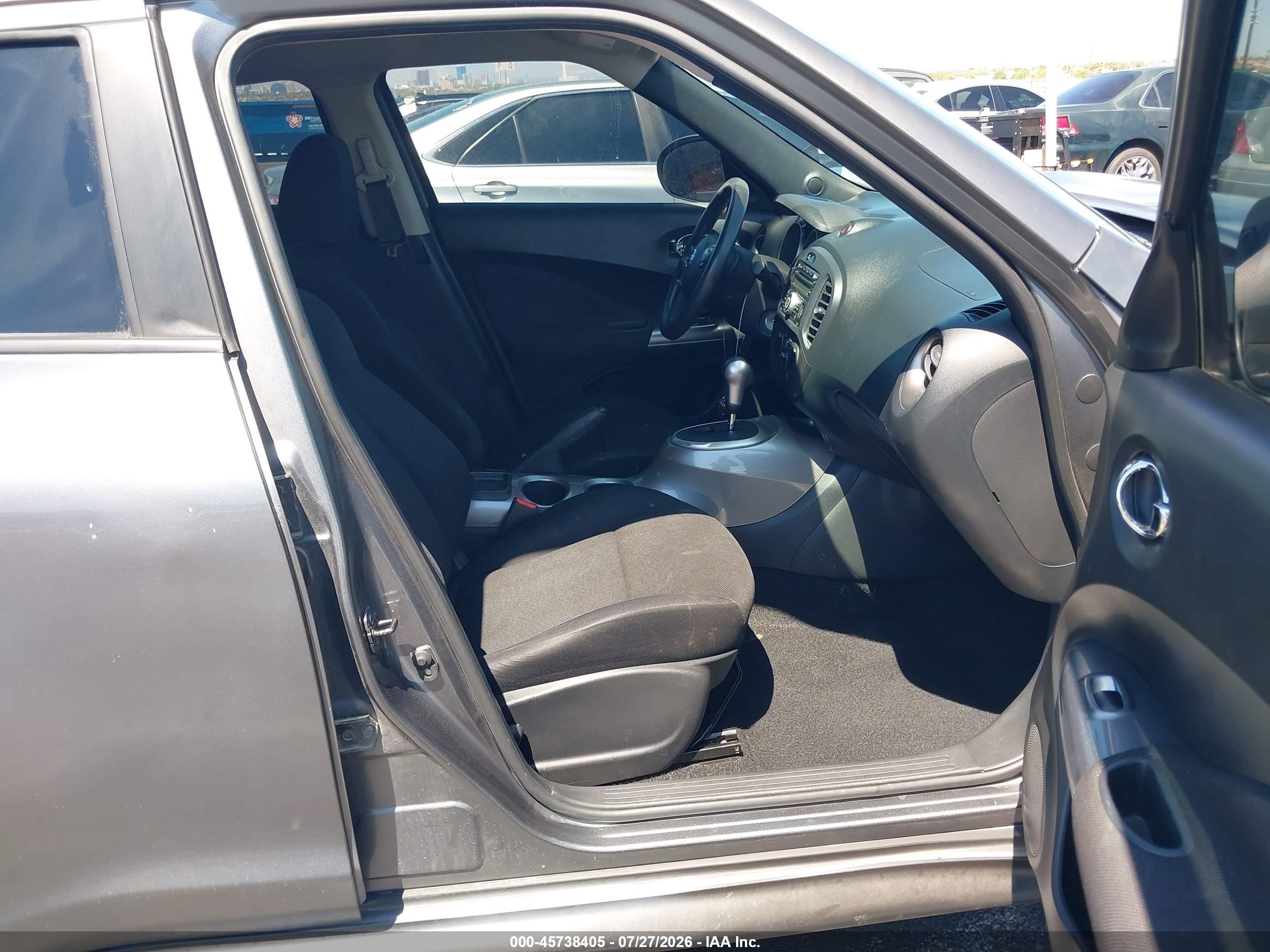 2011 Nissan Juke S Серебряный vin: JN8AF5MRXBT006399