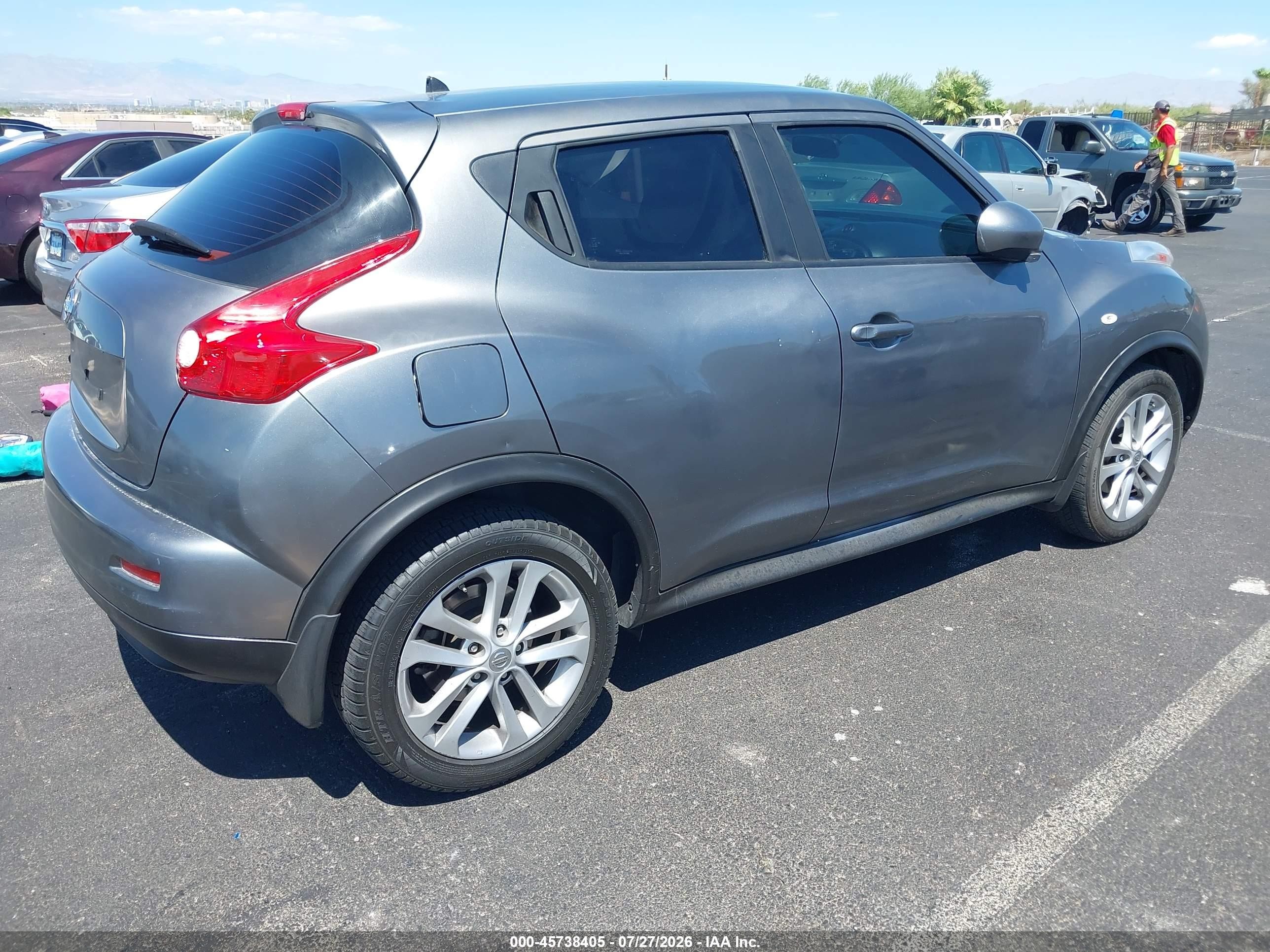 2011 Nissan Juke S Серебряный vin: JN8AF5MRXBT006399