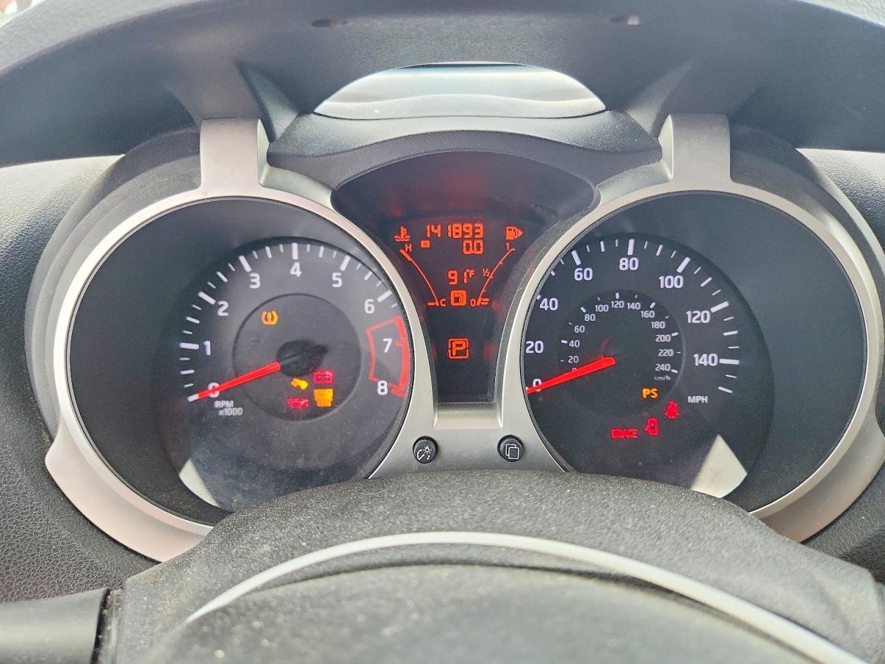 2011 Nissan Juke S Red vin: JN8AF5MRXBT012641