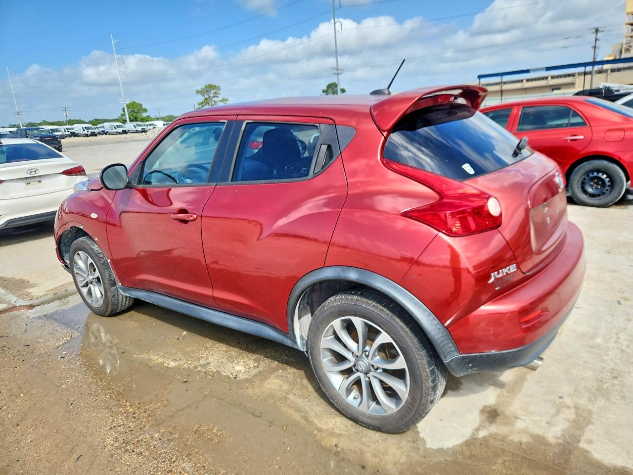 2011 Nissan Juke S Red vin: JN8AF5MRXBT023218