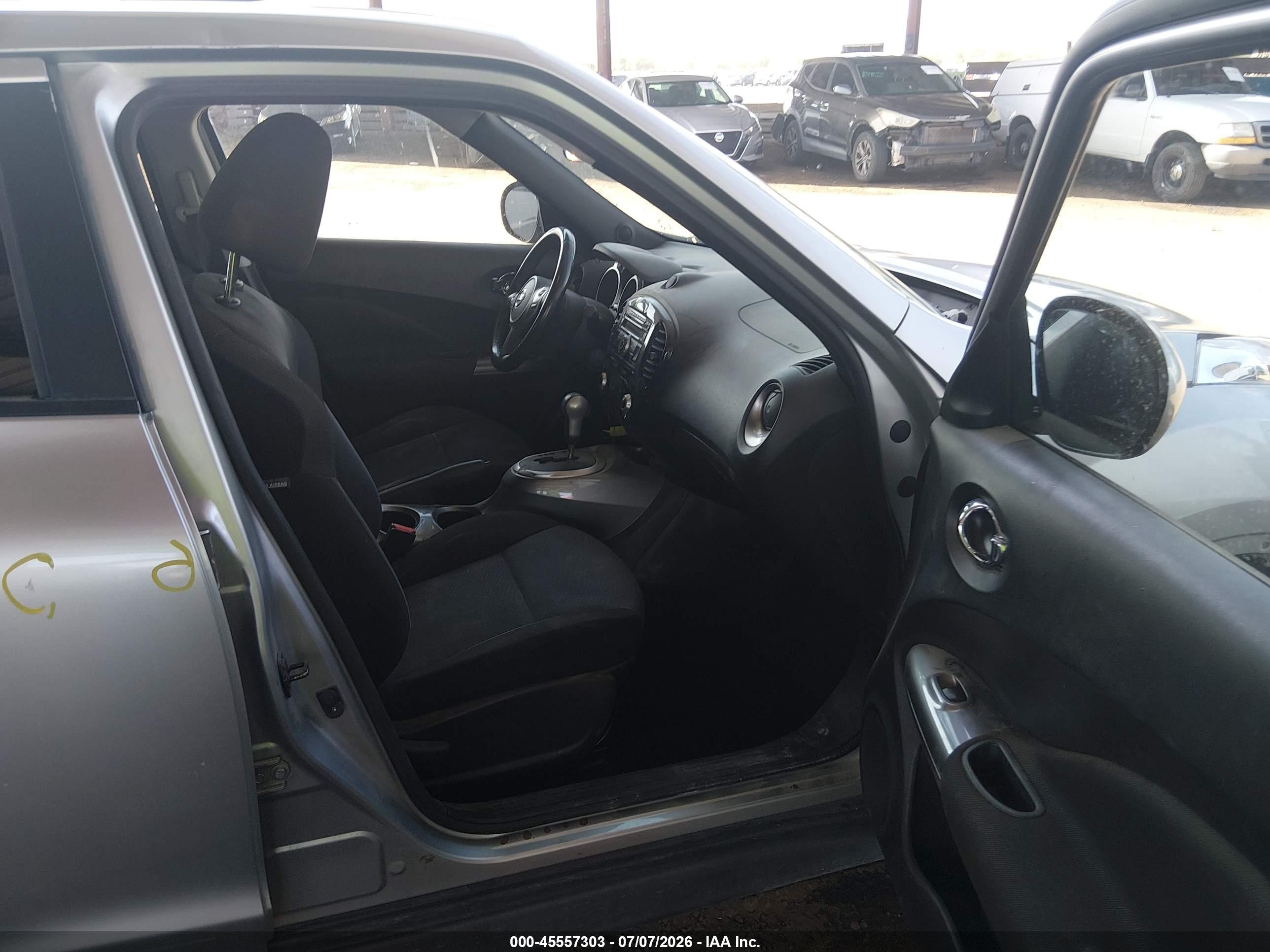 2012 Nissan Juke Sv Silver vin: JN8AF5MRXCT117102
