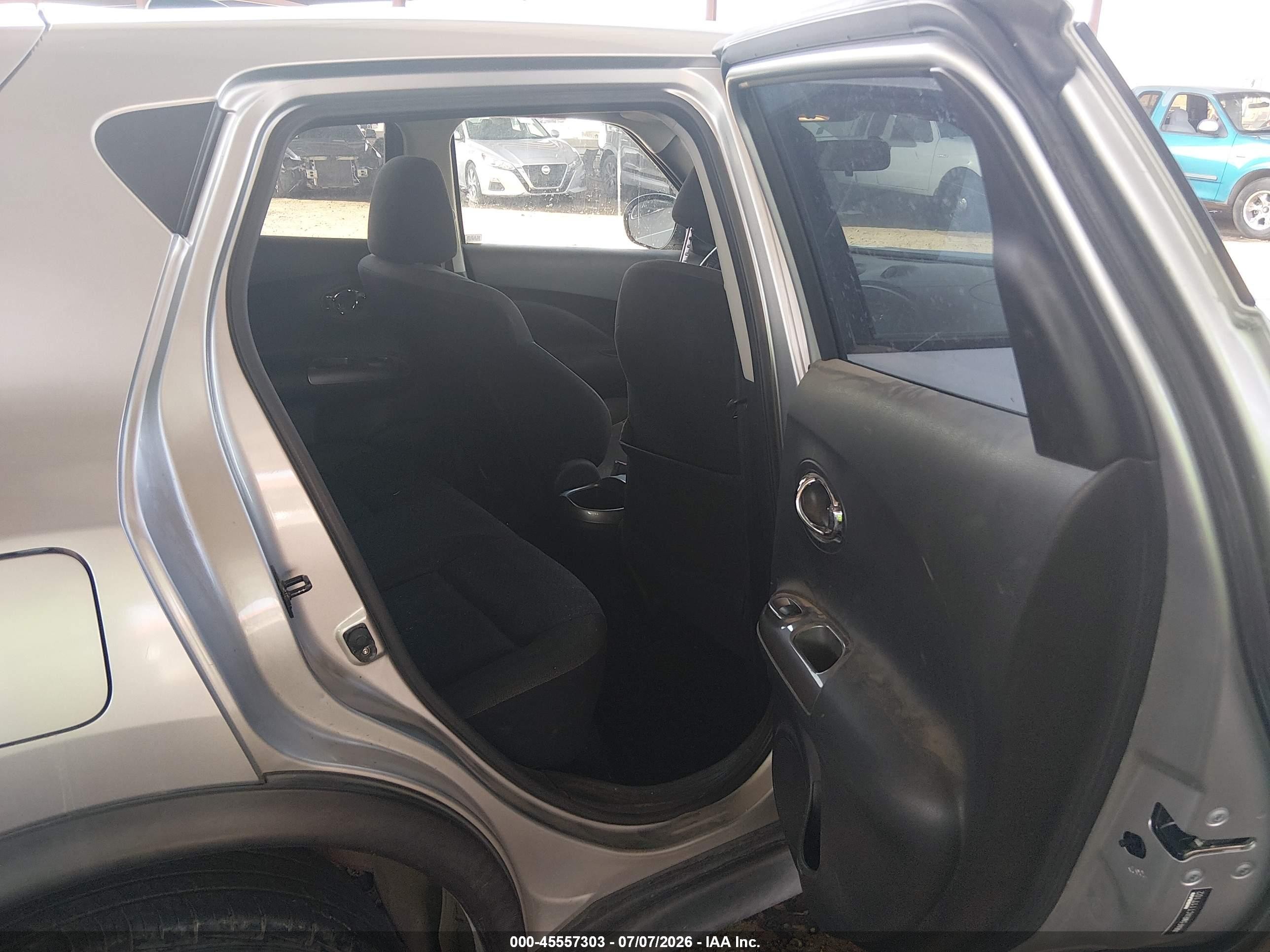 2012 Nissan Juke Sv Silver vin: JN8AF5MRXCT117102