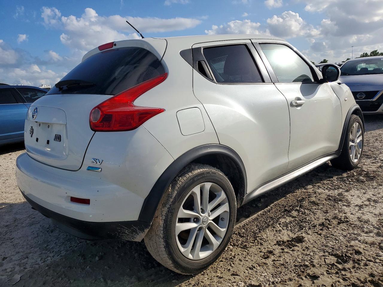 2013 Nissan Juke S Белый vin: JN8AF5MRXDT222711