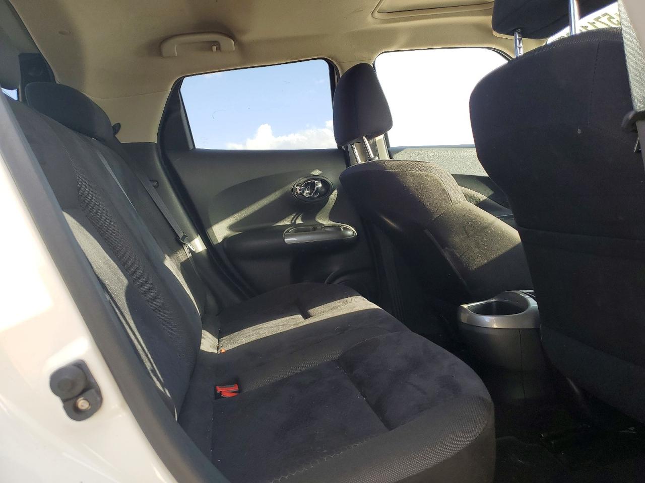 2013 Nissan Juke S Белый vin: JN8AF5MRXDT222711
