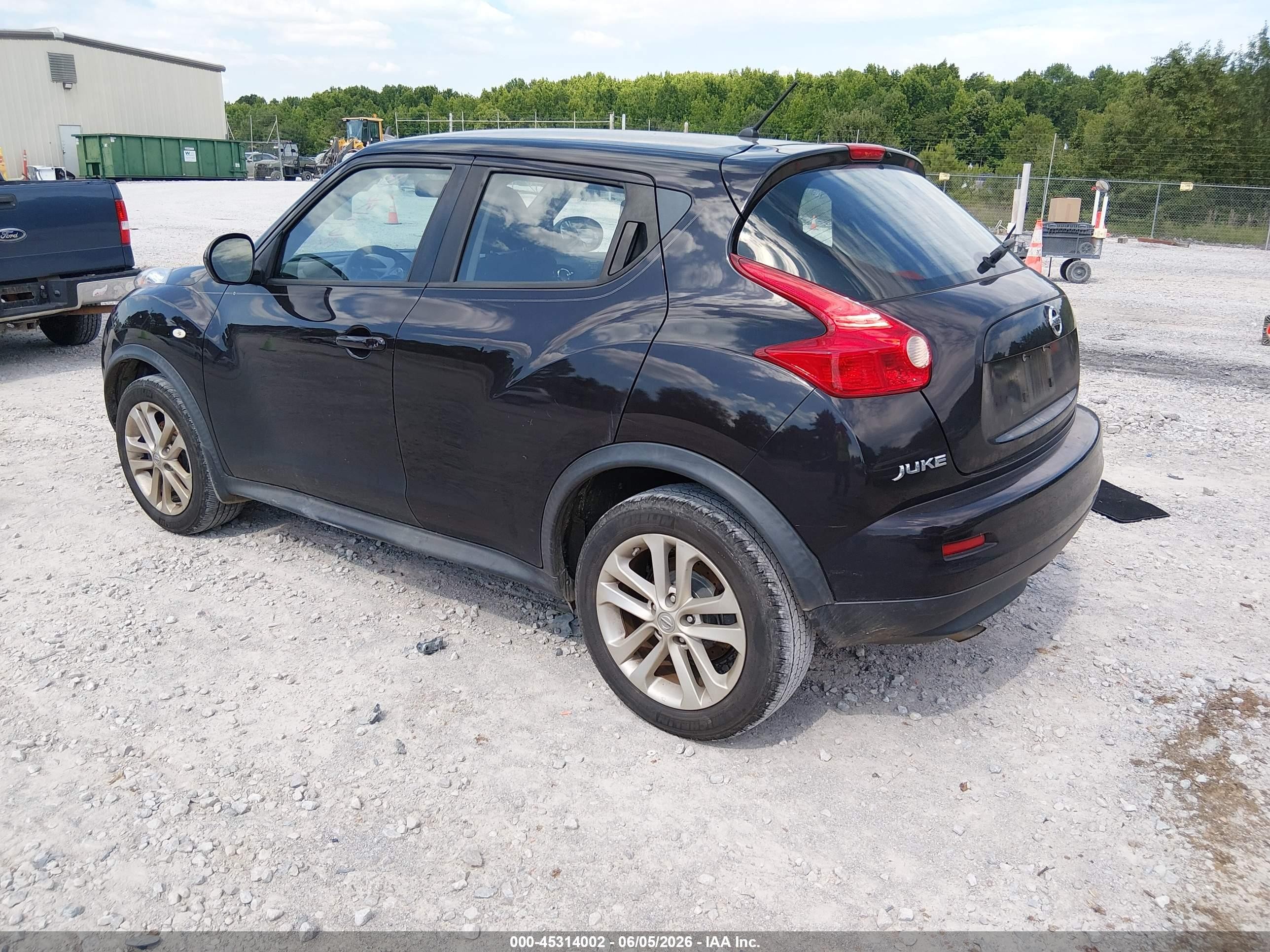 2014 Nissan Juke S Maroon vin: JN8AF5MRXET360136