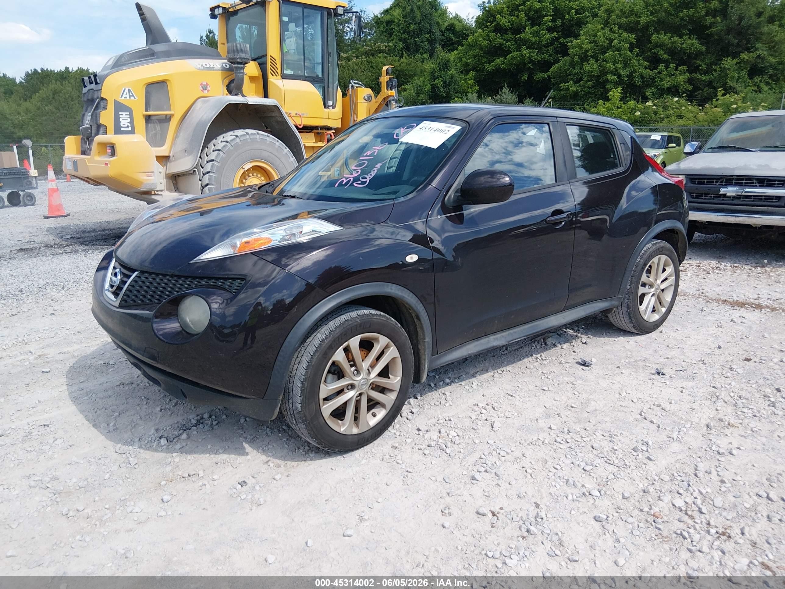 2014 Nissan Juke S Maroon vin: JN8AF5MRXET360136