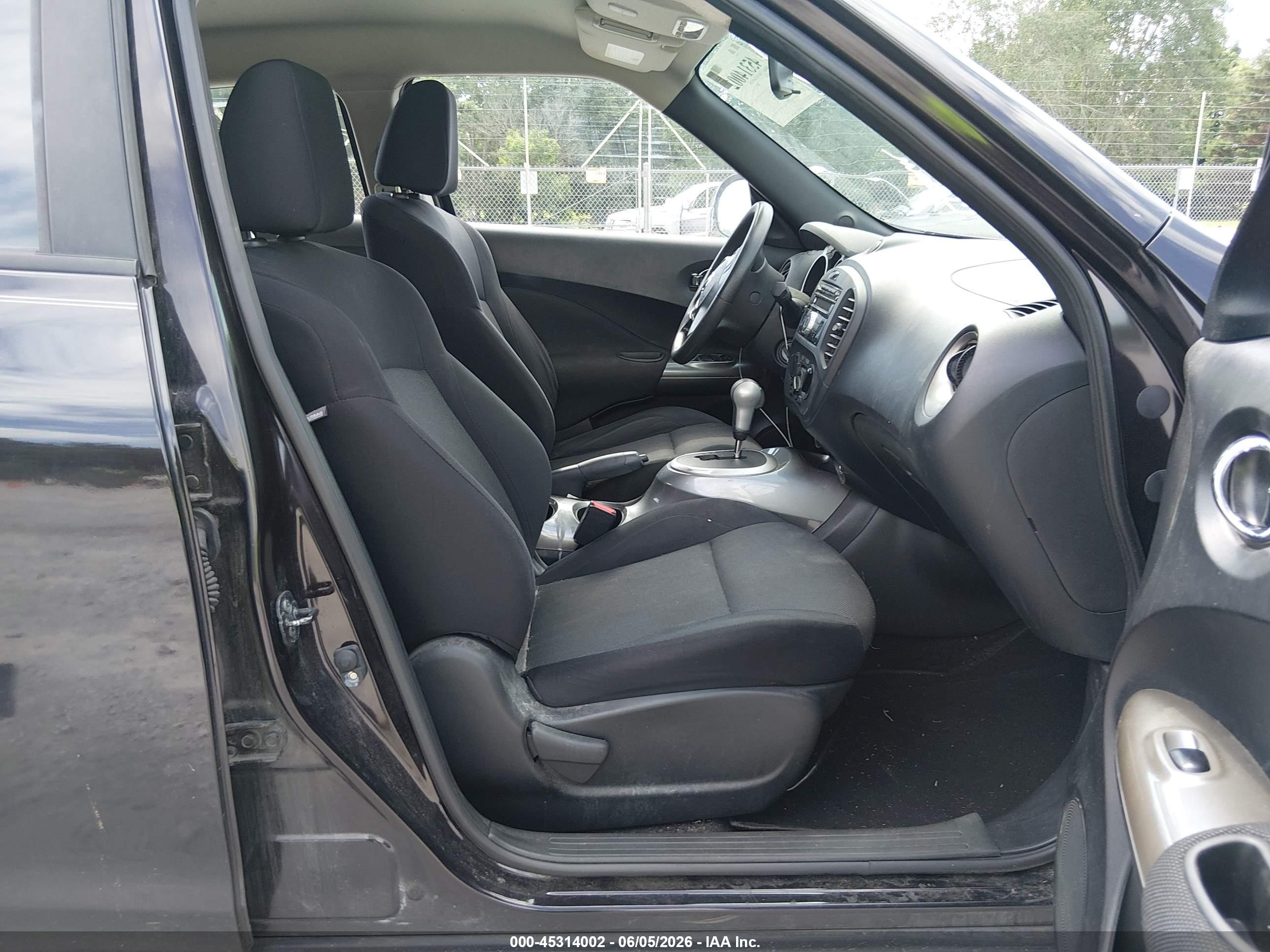 2014 Nissan Juke S Maroon vin: JN8AF5MRXET360136