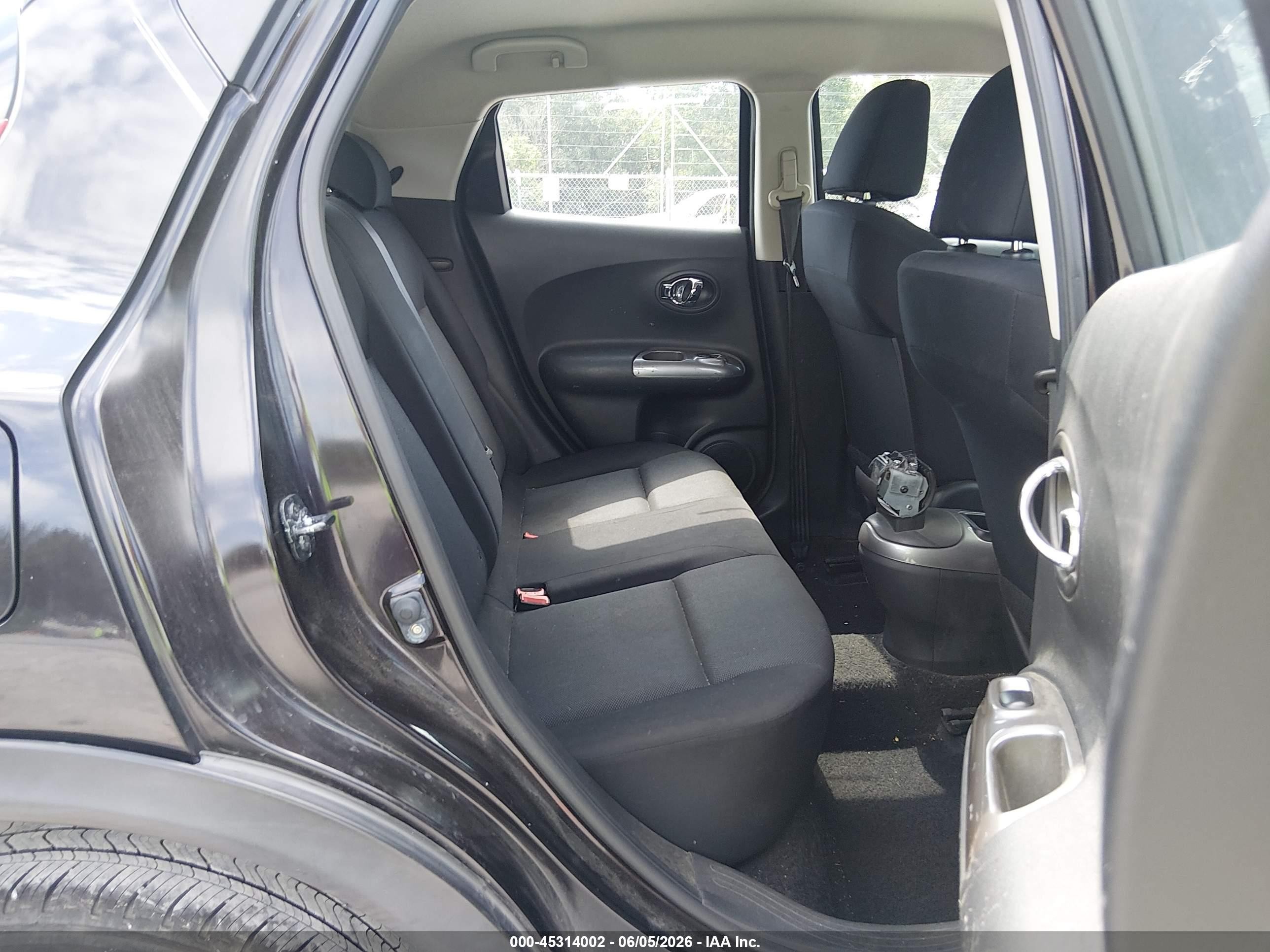 2014 Nissan Juke S Maroon vin: JN8AF5MRXET360136