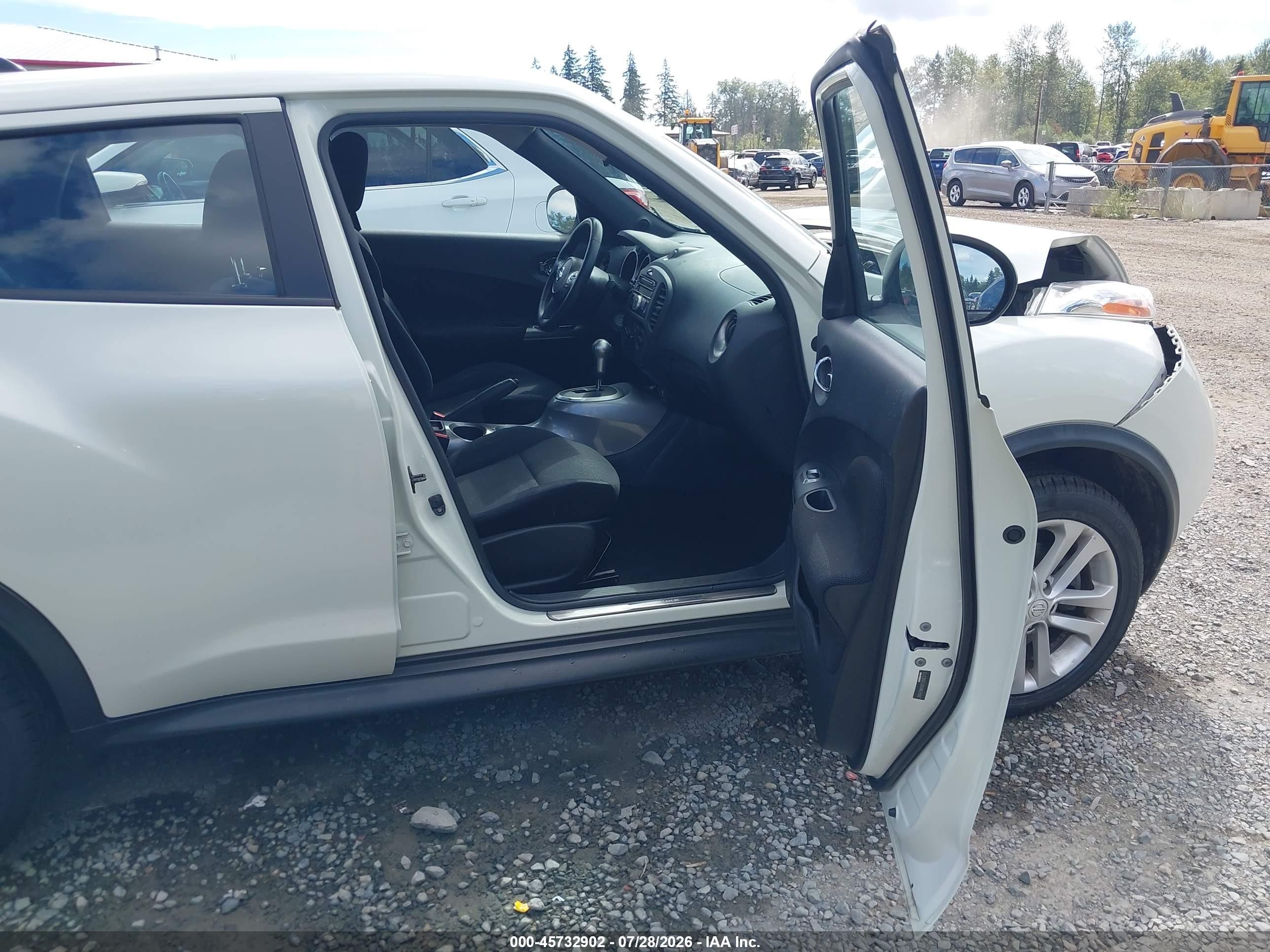 2011 Nissan Juke S White vin: JN8AF5MV0BT006313