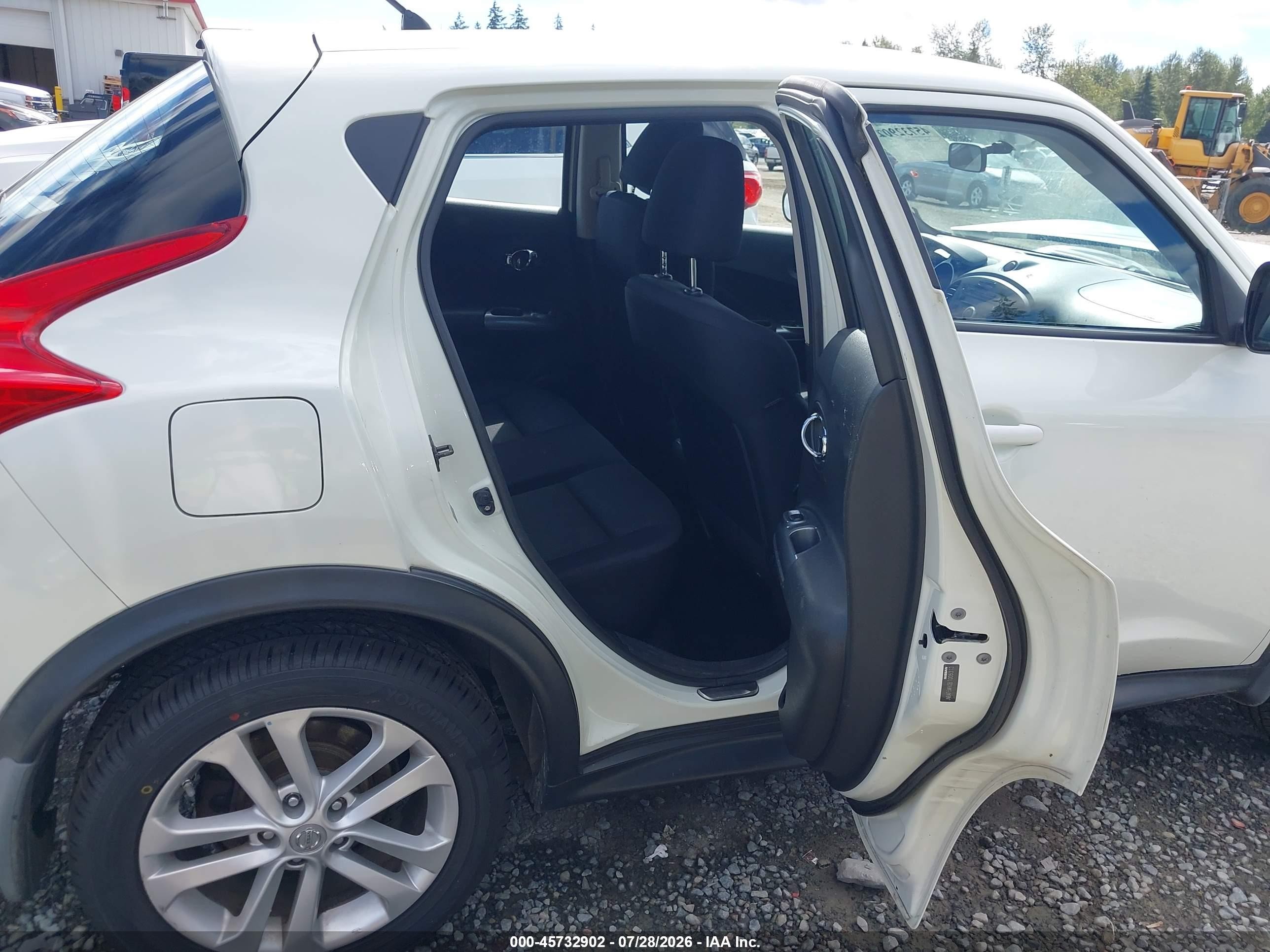 2011 Nissan Juke S White vin: JN8AF5MV0BT006313