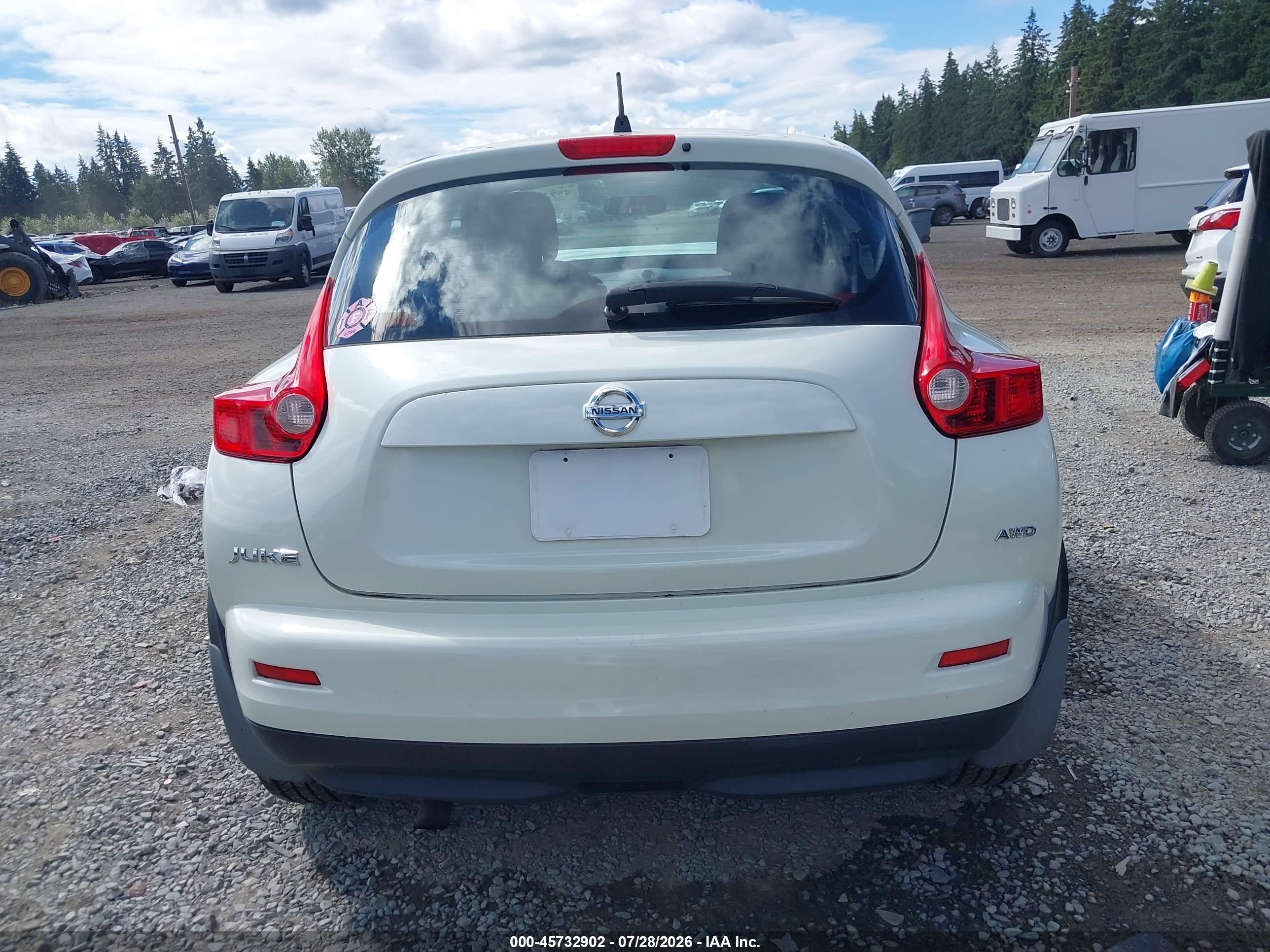 2011 Nissan Juke S White vin: JN8AF5MV0BT006313