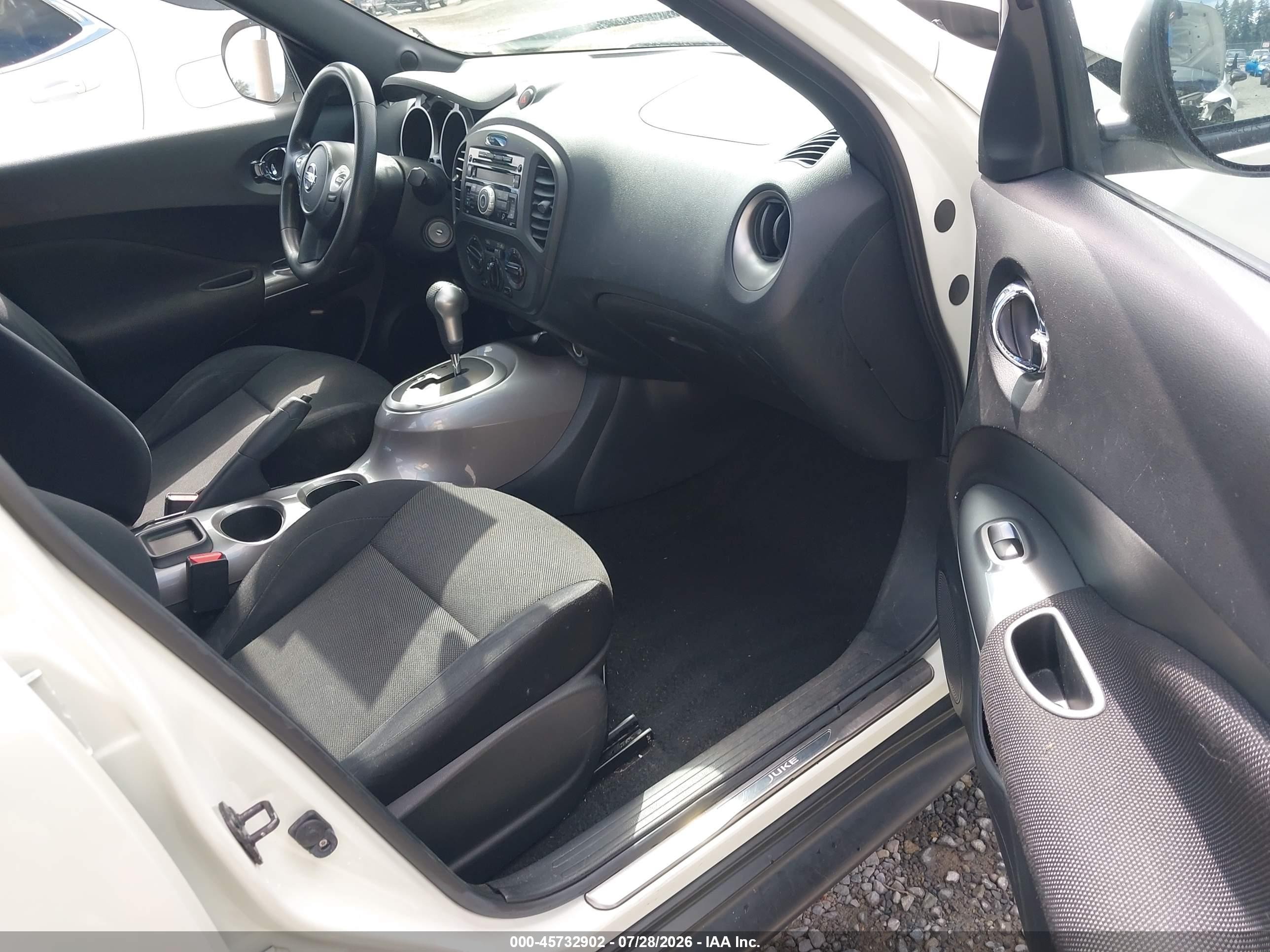 2011 Nissan Juke S White vin: JN8AF5MV0BT006313