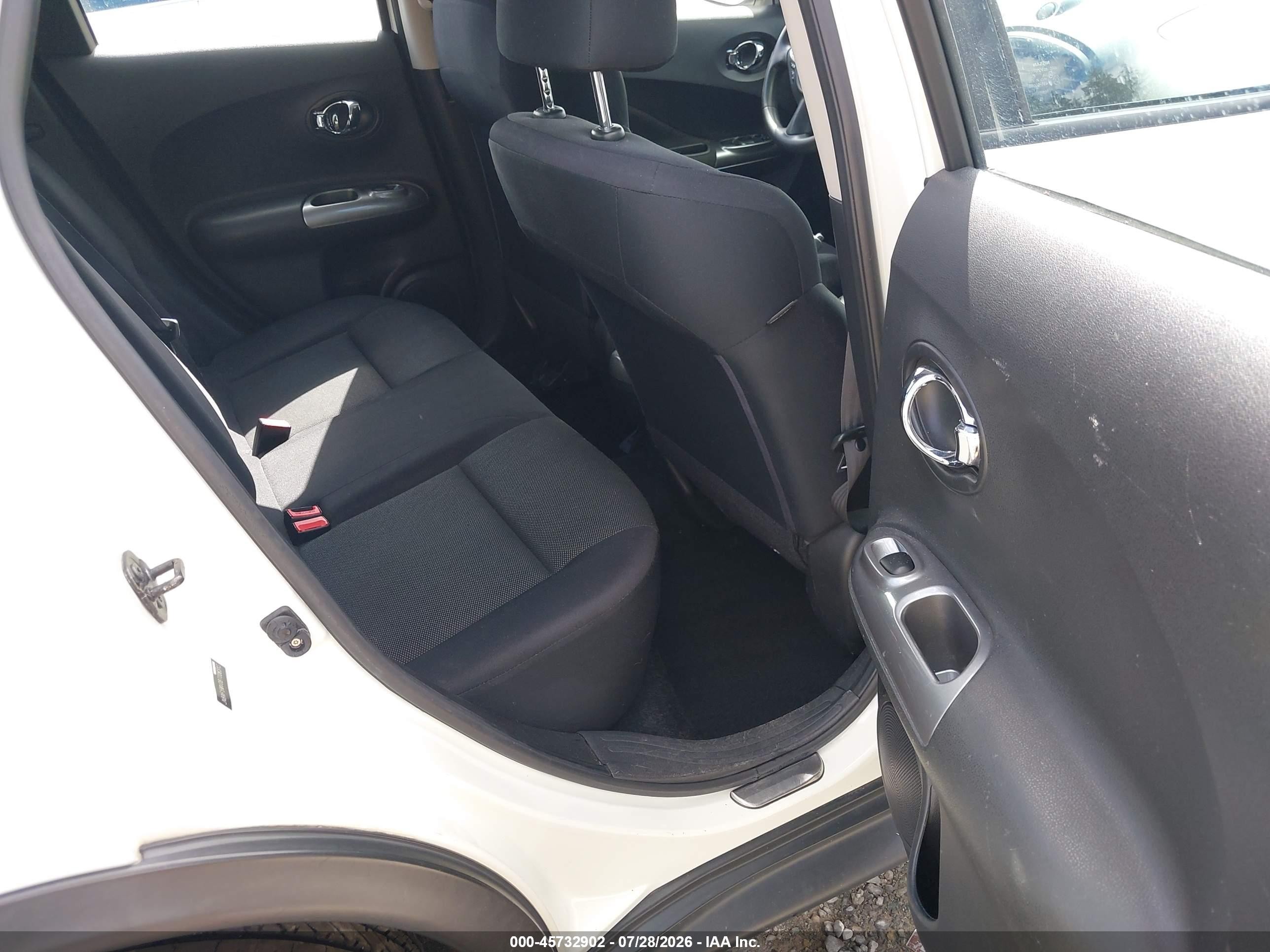 2011 Nissan Juke S White vin: JN8AF5MV0BT006313