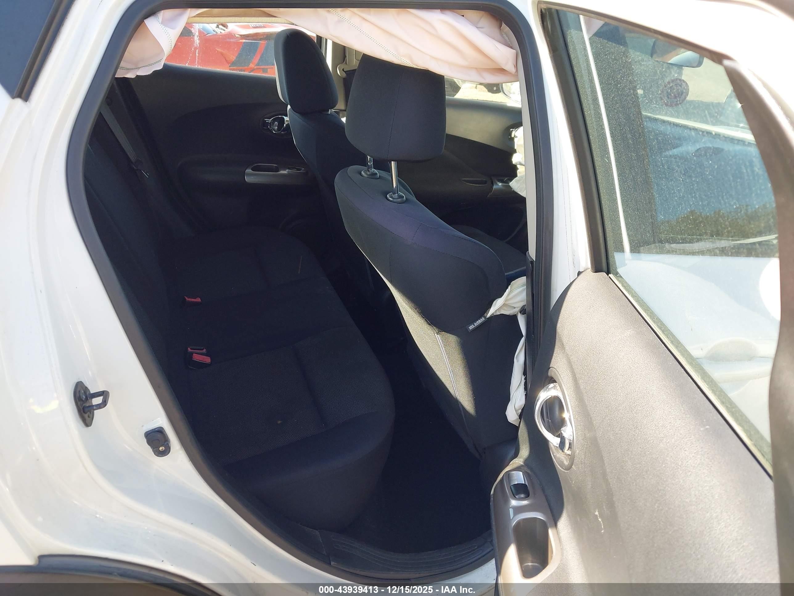 2013 Nissan Juke S White vin: JN8AF5MV0DT211911