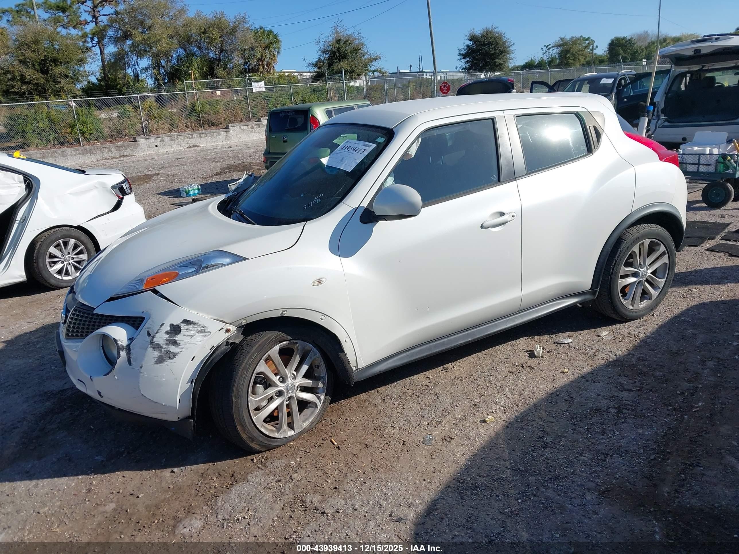 2013 Nissan Juke S White vin: JN8AF5MV0DT211911