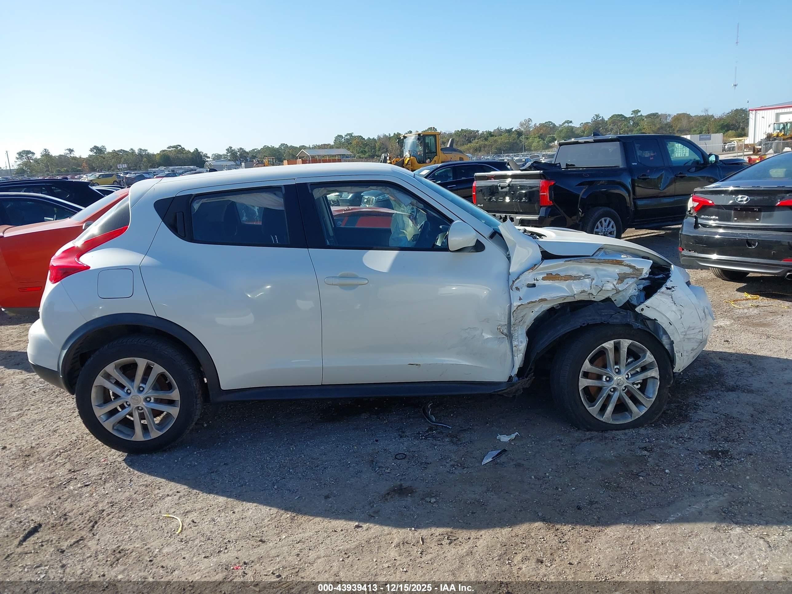 2013 Nissan Juke S White vin: JN8AF5MV0DT211911