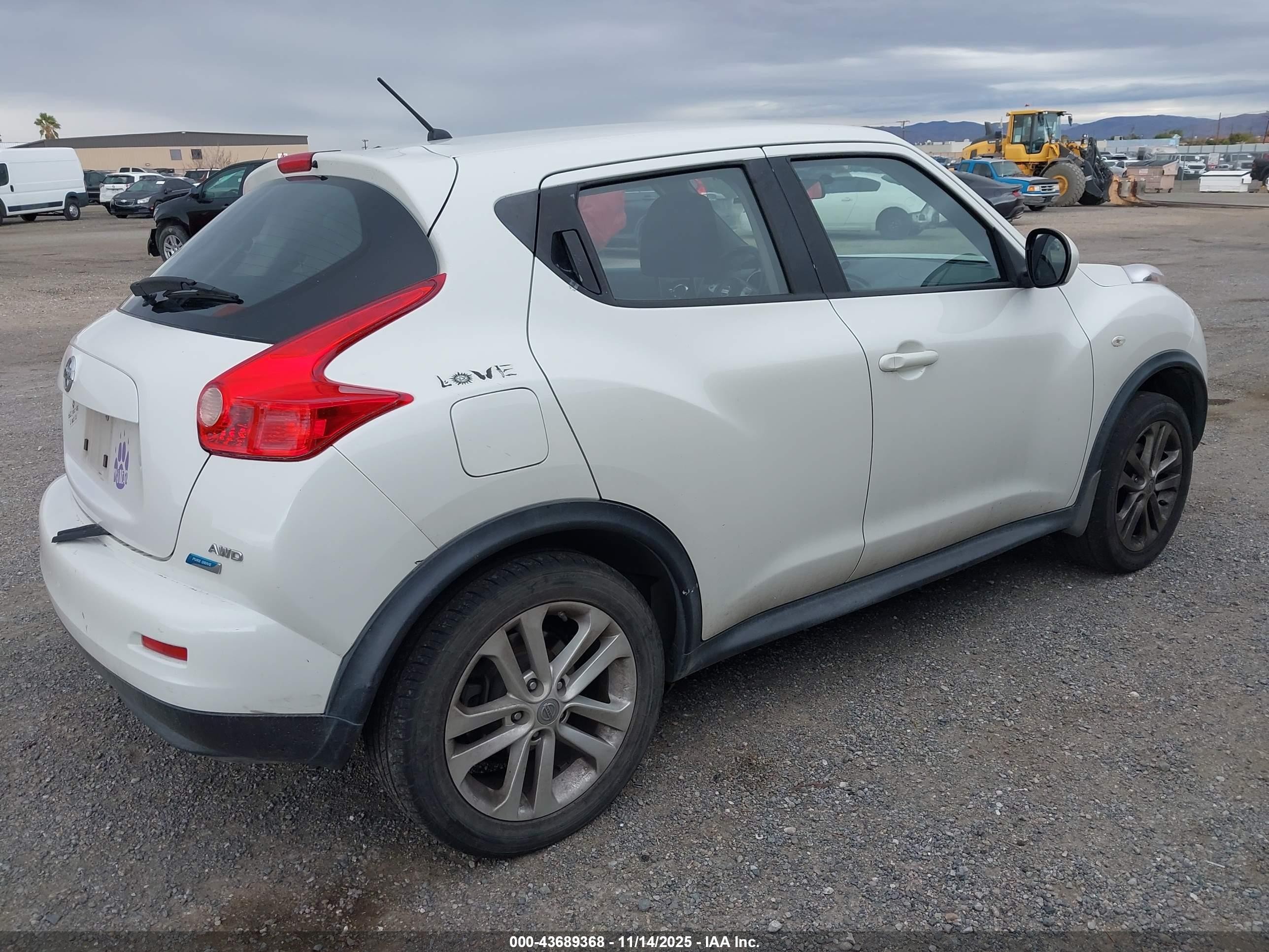 2013 Nissan Juke S Белый vin: JN8AF5MV0DT211939