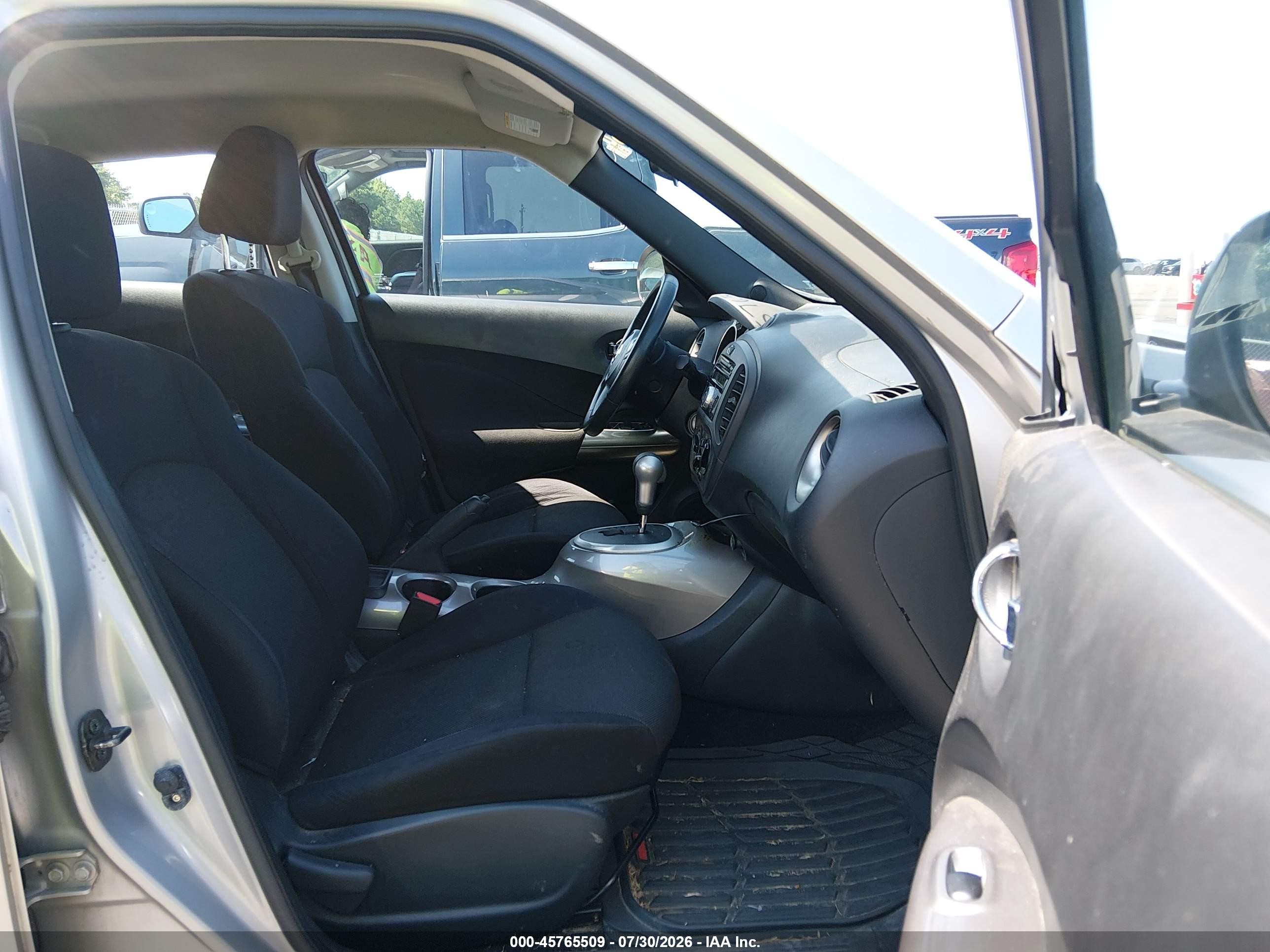 2011 Nissan Juke S Silver vin: JN8AF5MV1BT006174