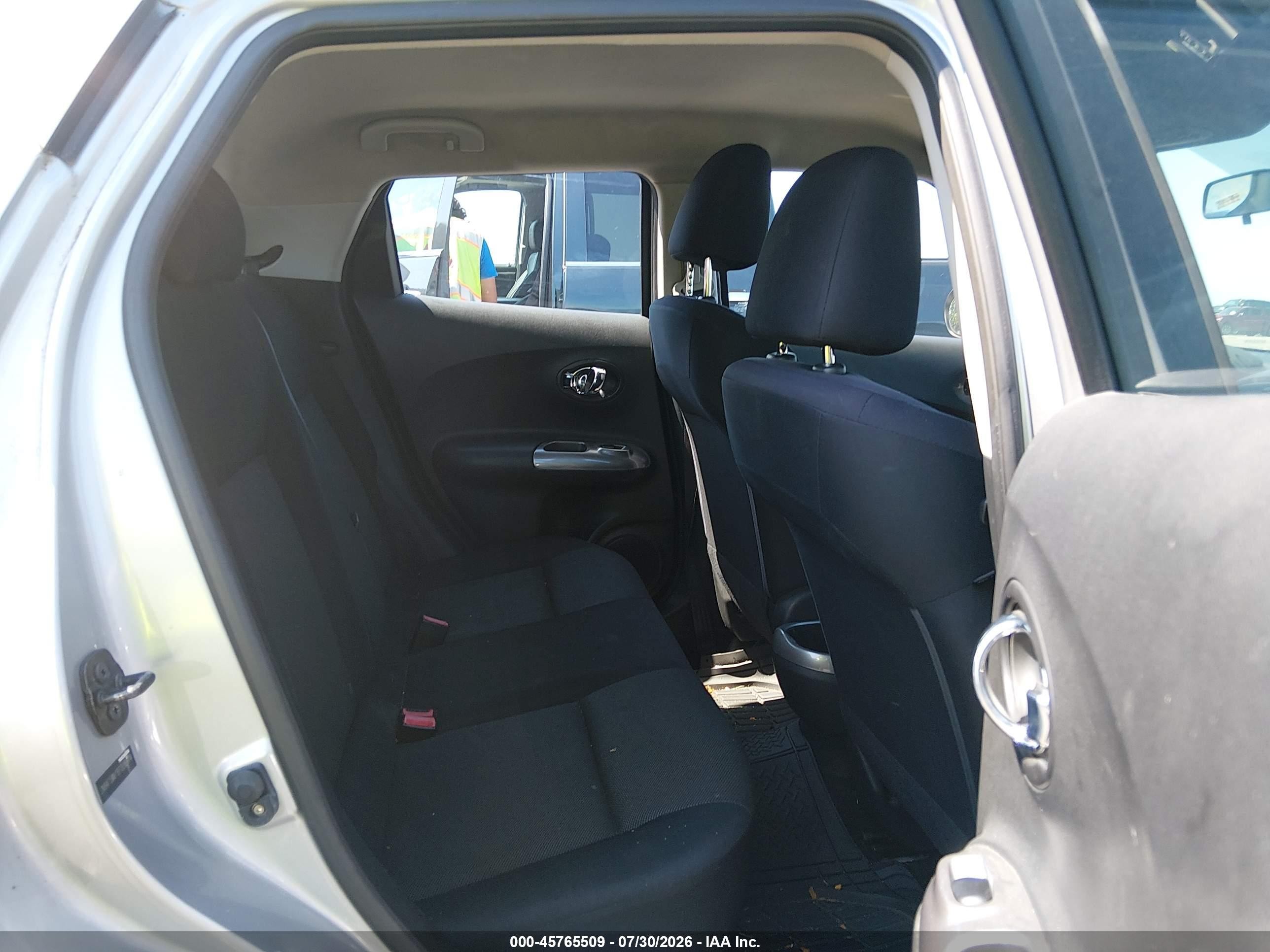 2011 Nissan Juke S Silver vin: JN8AF5MV1BT006174