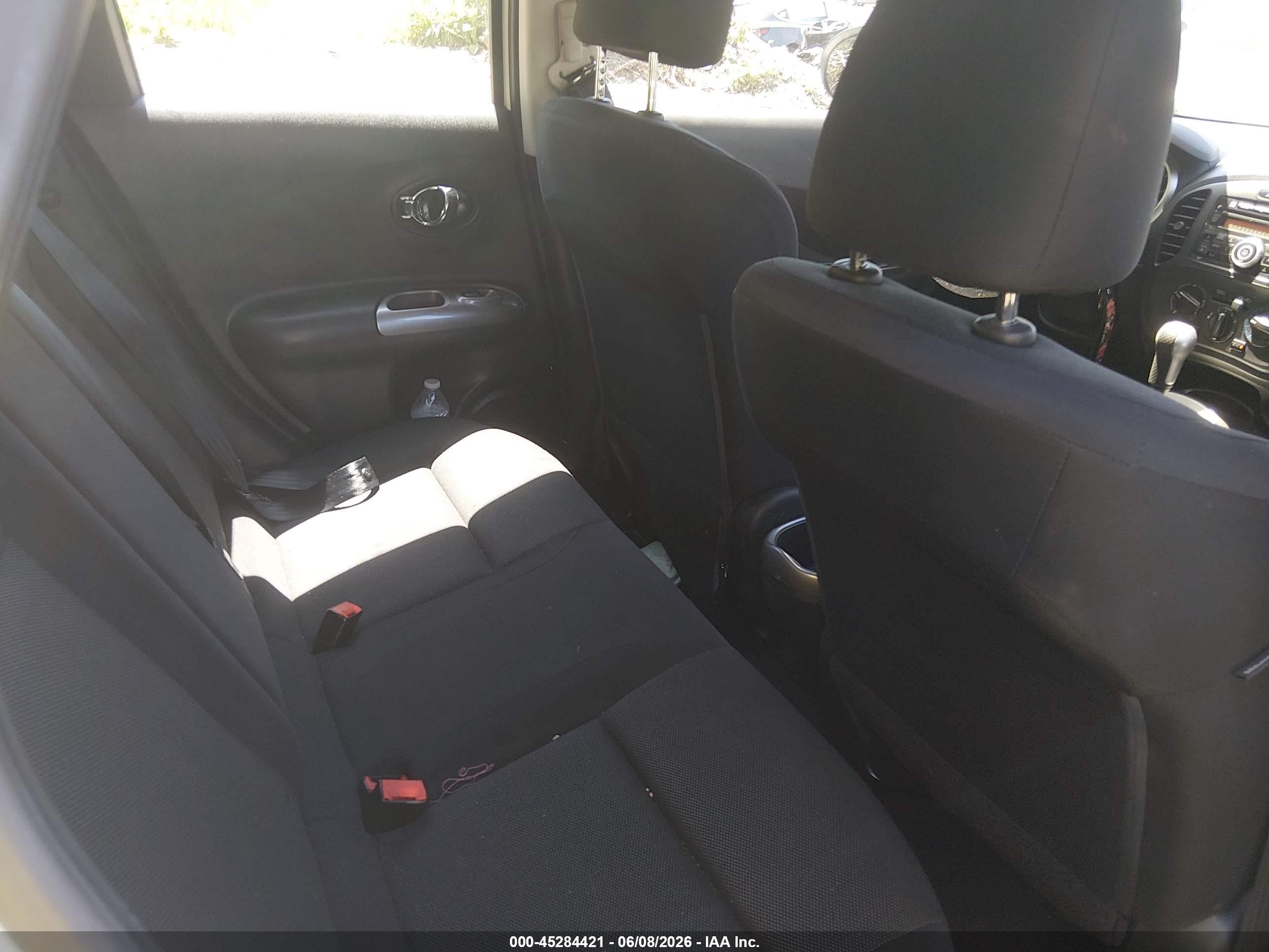 2011 Nissan Juke S White vin: JN8AF5MV1BT028272