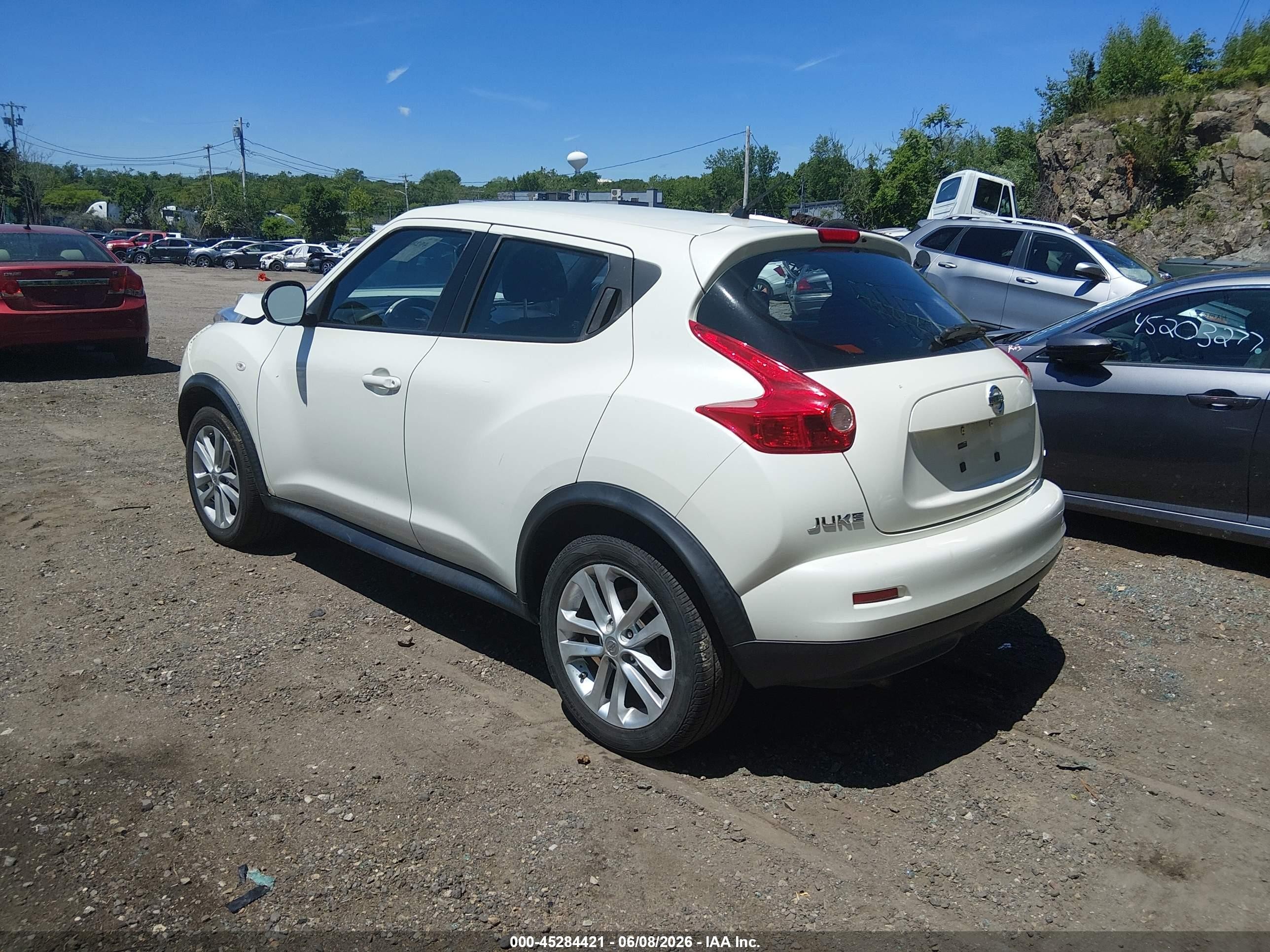 2011 Nissan Juke S White vin: JN8AF5MV1BT028272