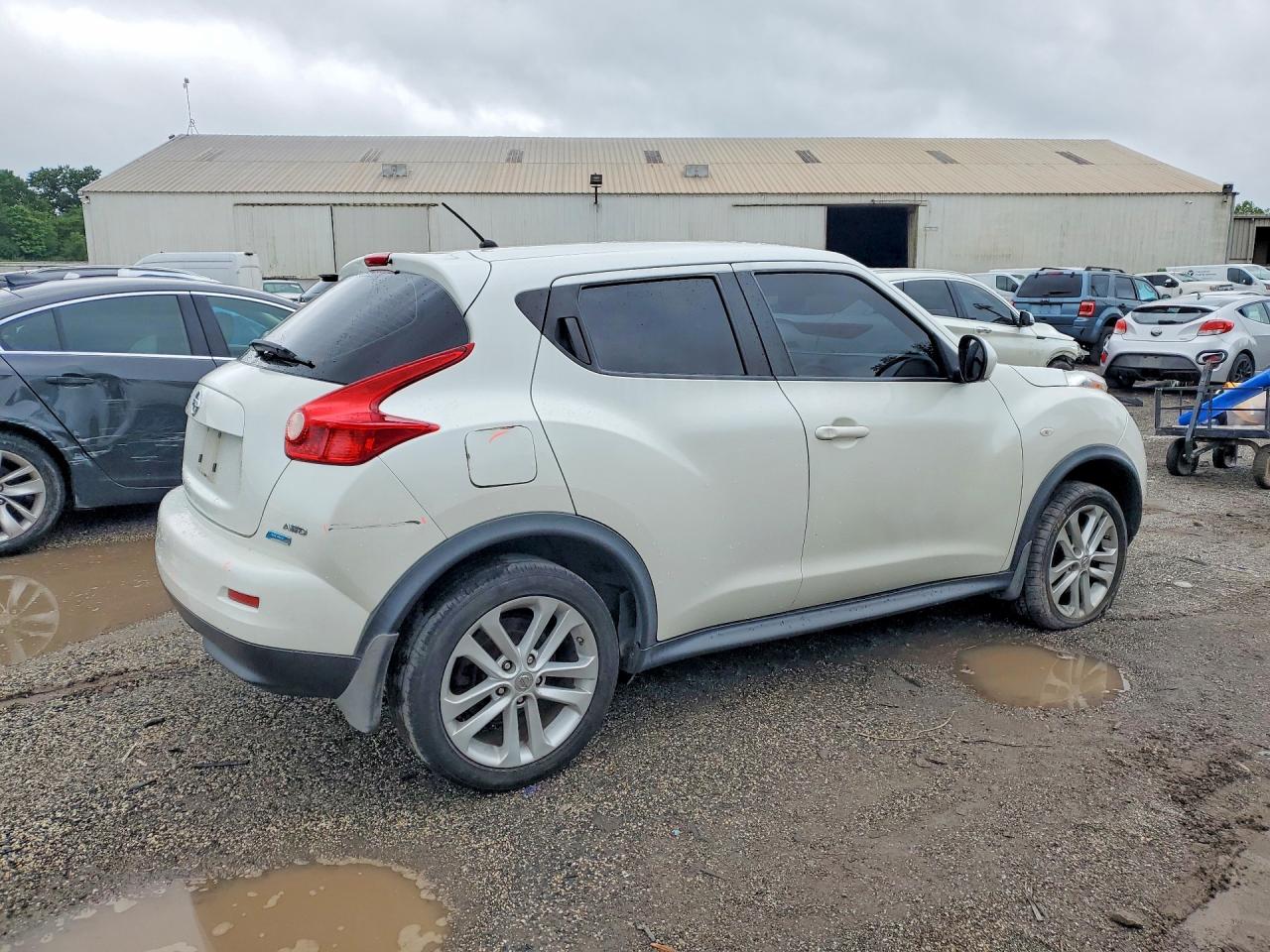 2013 Nissan Juke S White vin: JN8AF5MV1DT207317