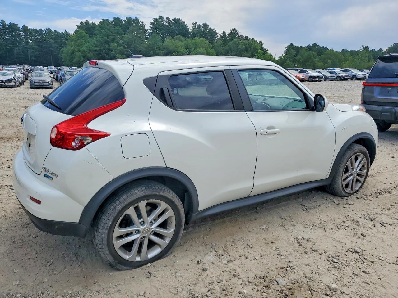 2013 Nissan Juke S White vin: JN8AF5MV1DT218754
