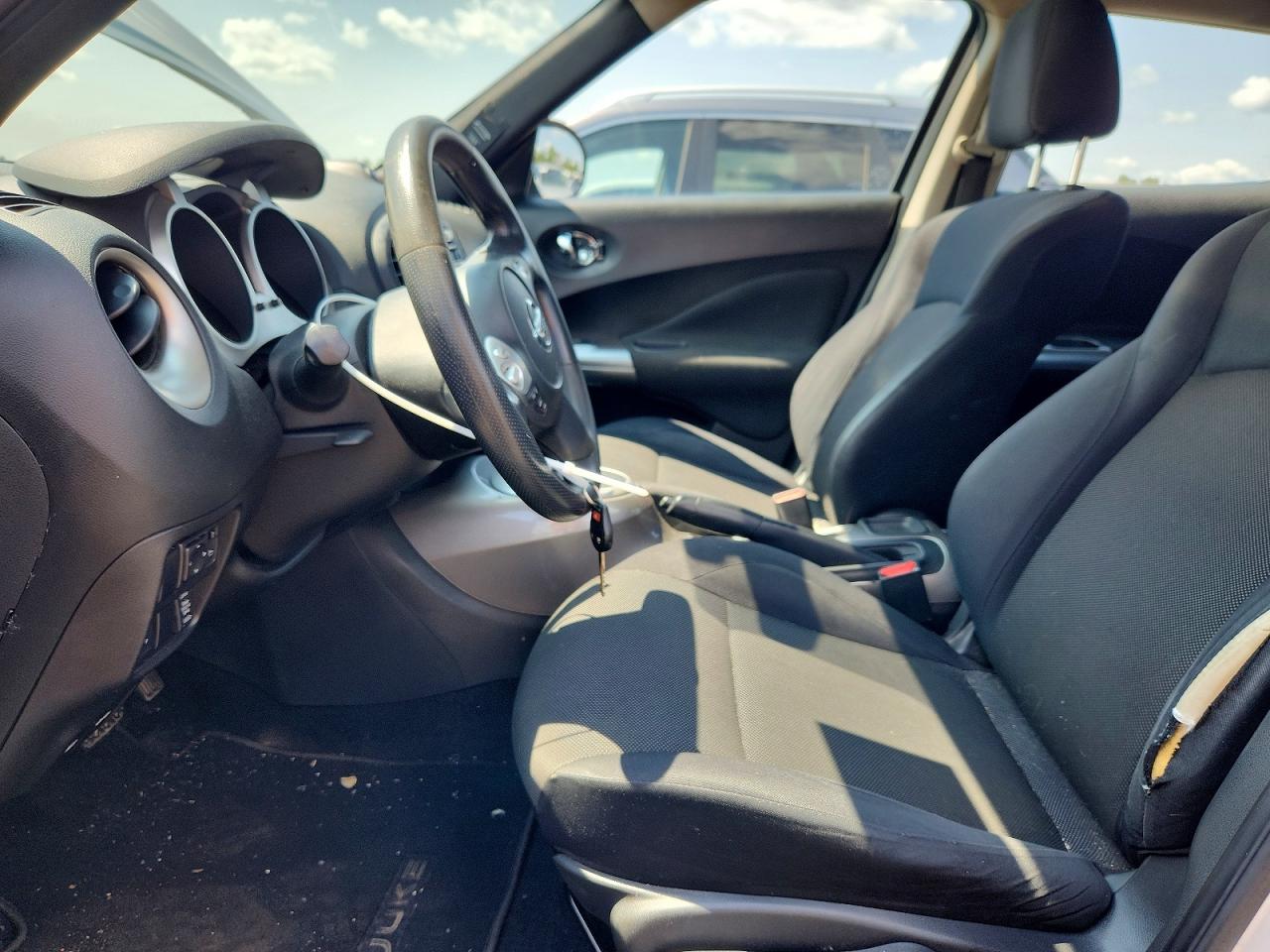 2012 Nissan Juke S Silver vin: JN8AF5MV2CT105412