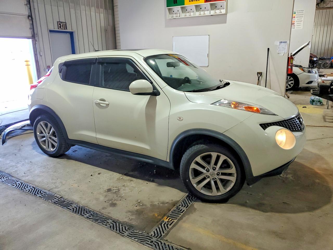 2012 Nissan Juke S Белый vin: JN8AF5MV2CT108102